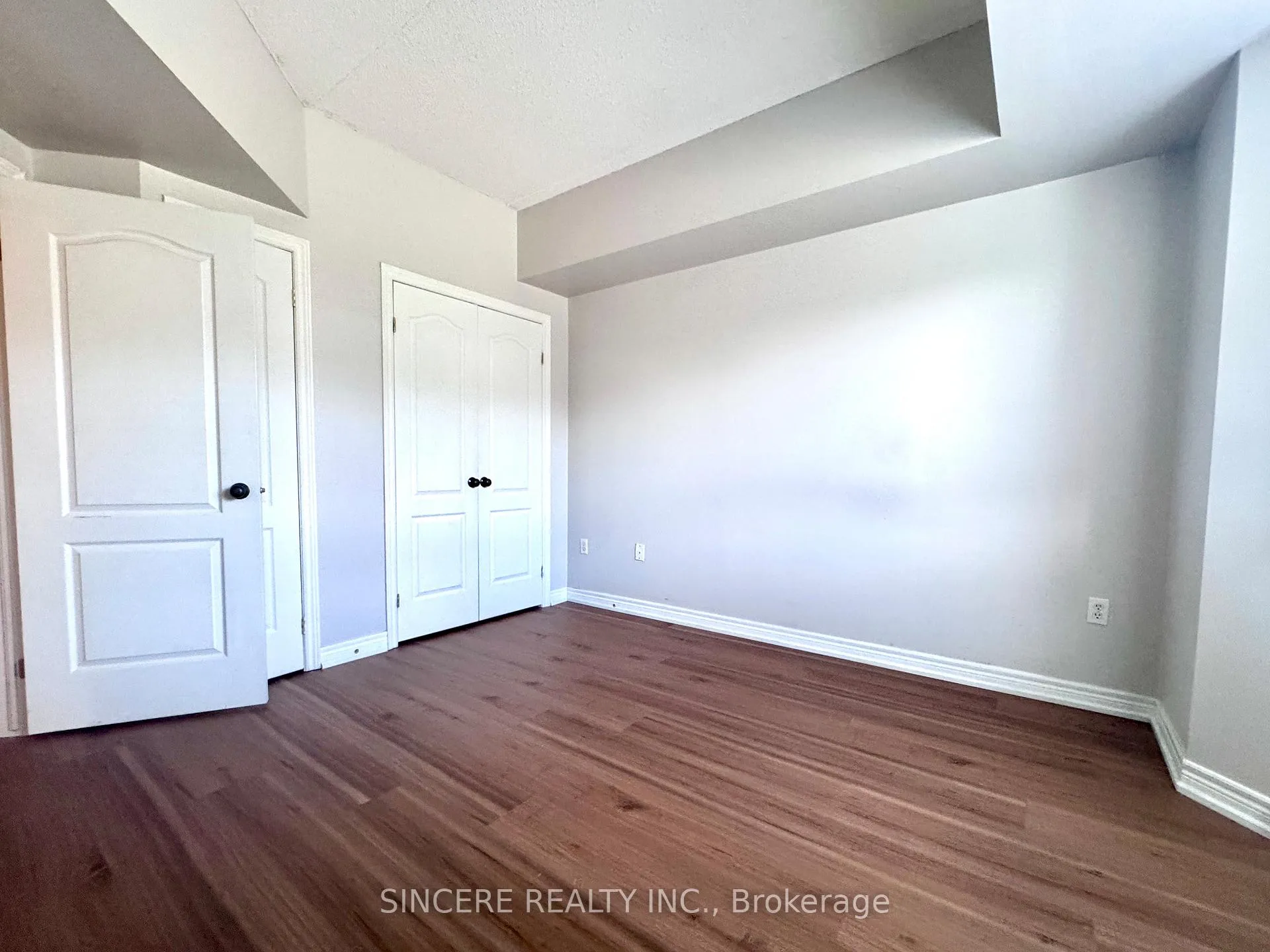 Photo 6 of Unit 211, 4006 Kilmer Drive, Burlington, Tansley — HOMEH