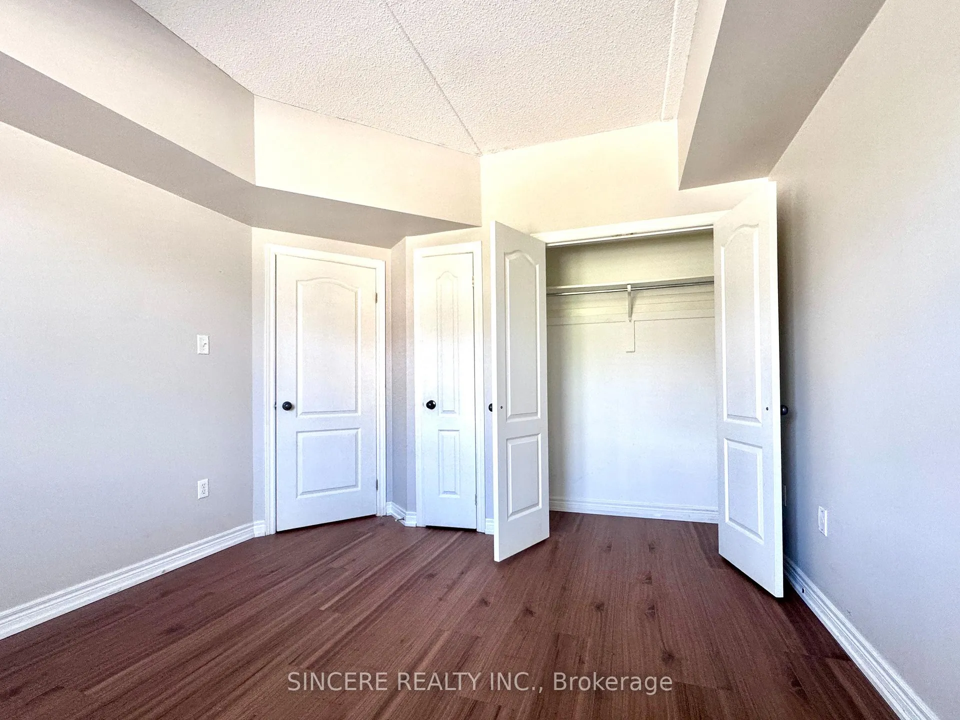 Photo 7 of Unit 211, 4006 Kilmer Drive, Burlington, Tansley — HOMEH