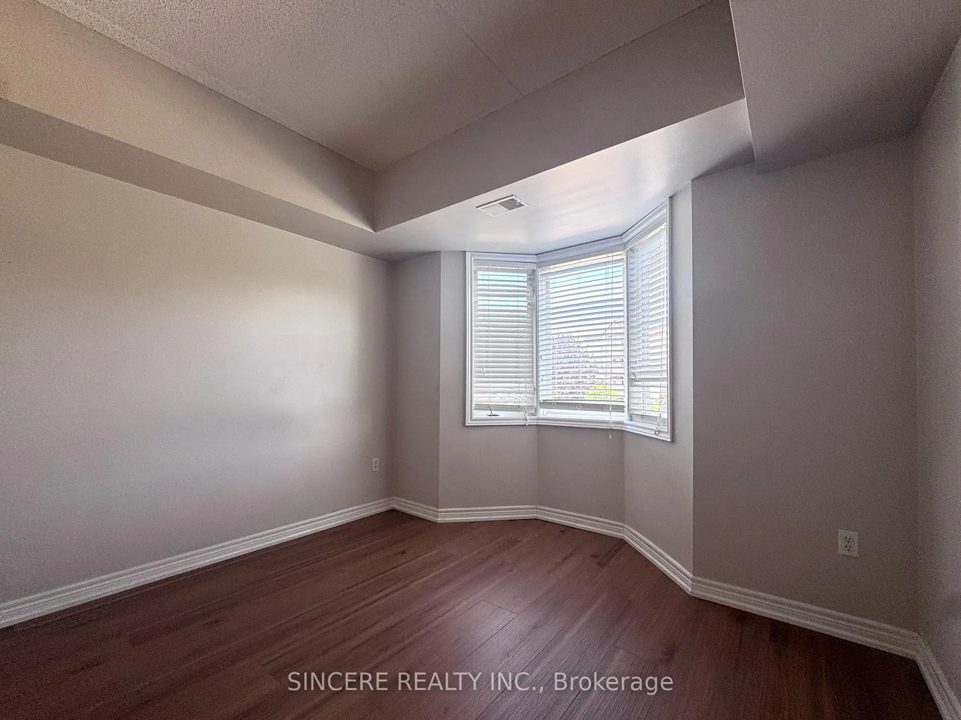 Photo 9 of Unit 211, 4006 Kilmer Drive, Burlington, Tansley — HOMEH