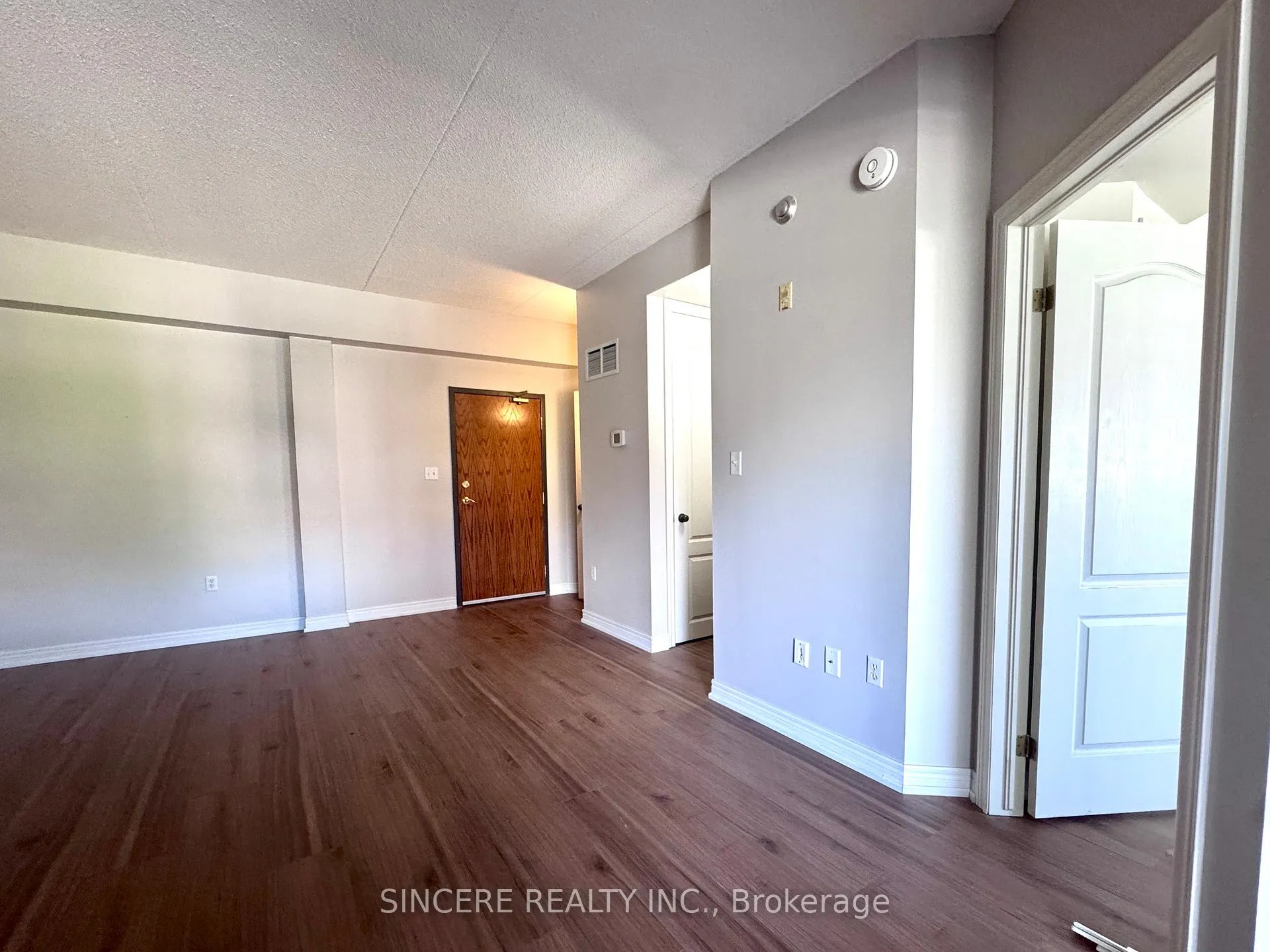 Photo 10 of Unit 211, 4006 Kilmer Drive, Burlington, Tansley — HOMEH