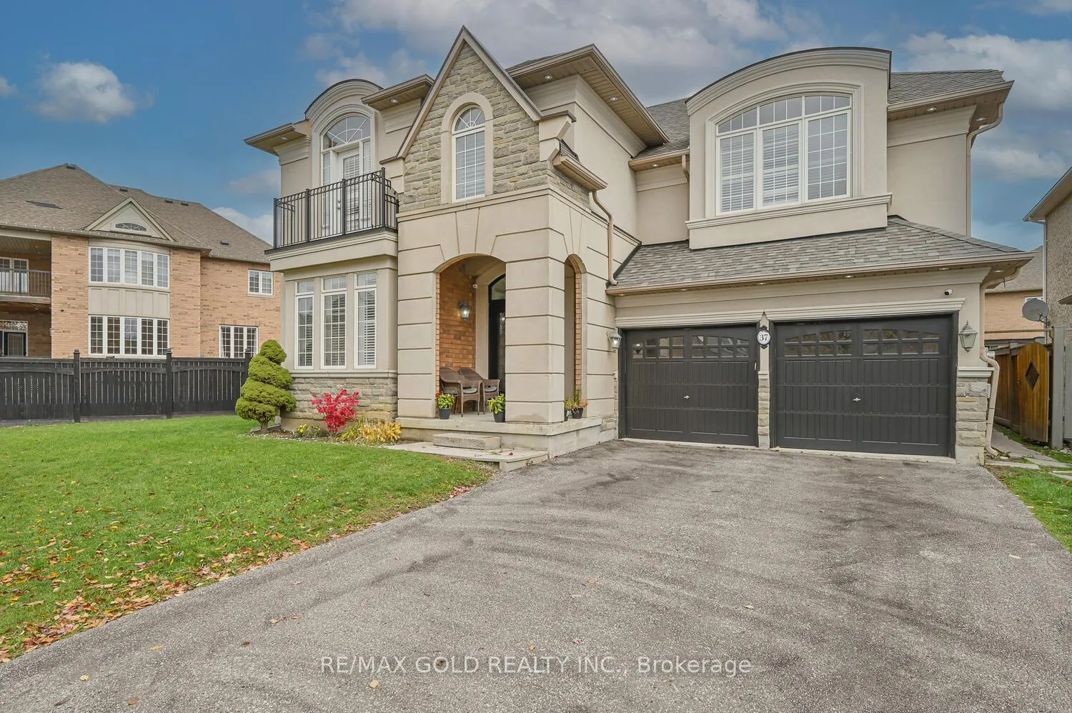 Front of 37 Scotchmere Crescent