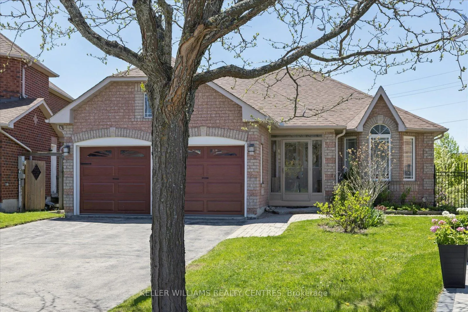 Photo 3 of 76 Kerfoot Crescent, Georgina, Historic Lakeshore Communities — HOMEH