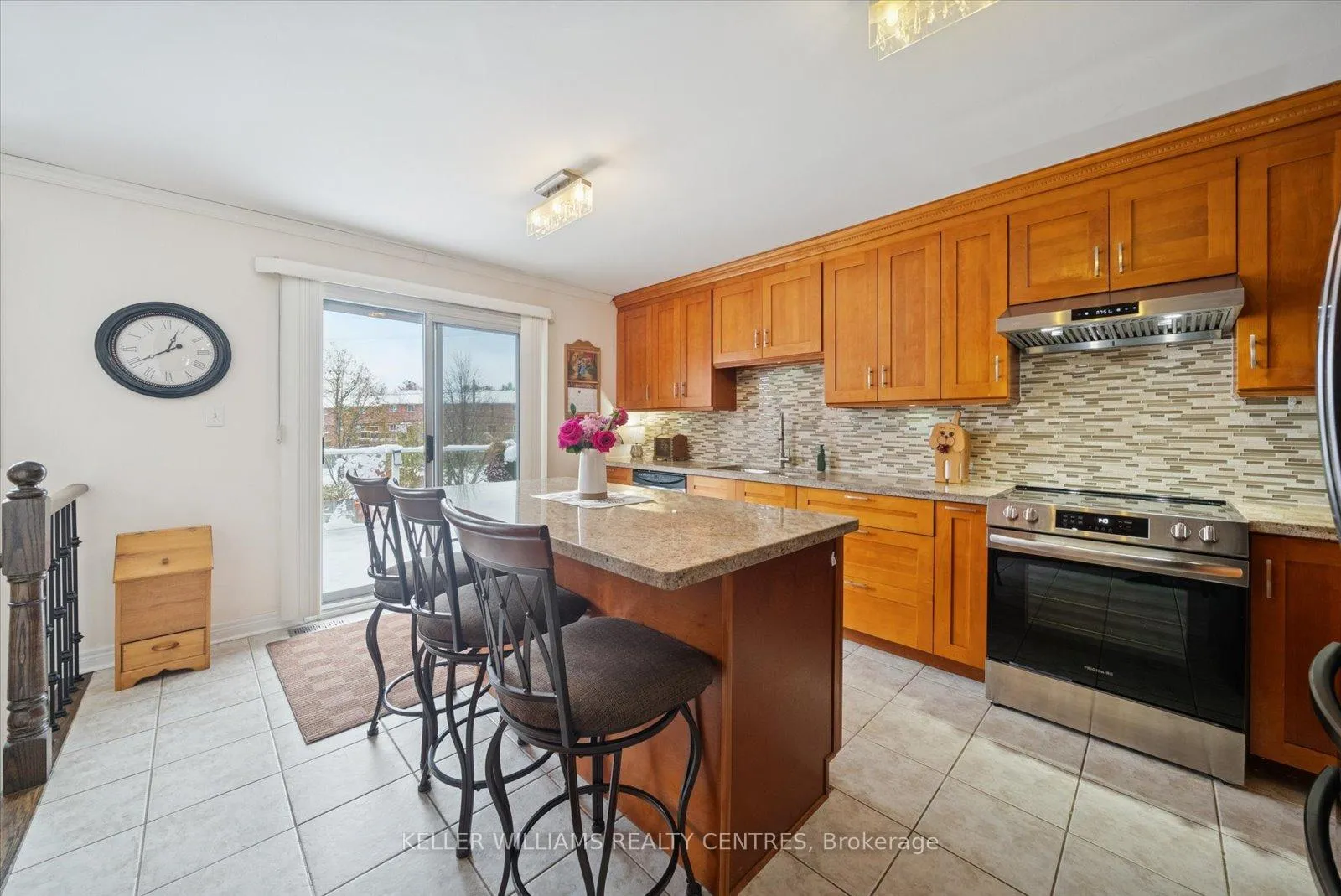 Photo 10 of 76 Kerfoot Crescent, Georgina, Historic Lakeshore Communities — HOMEH