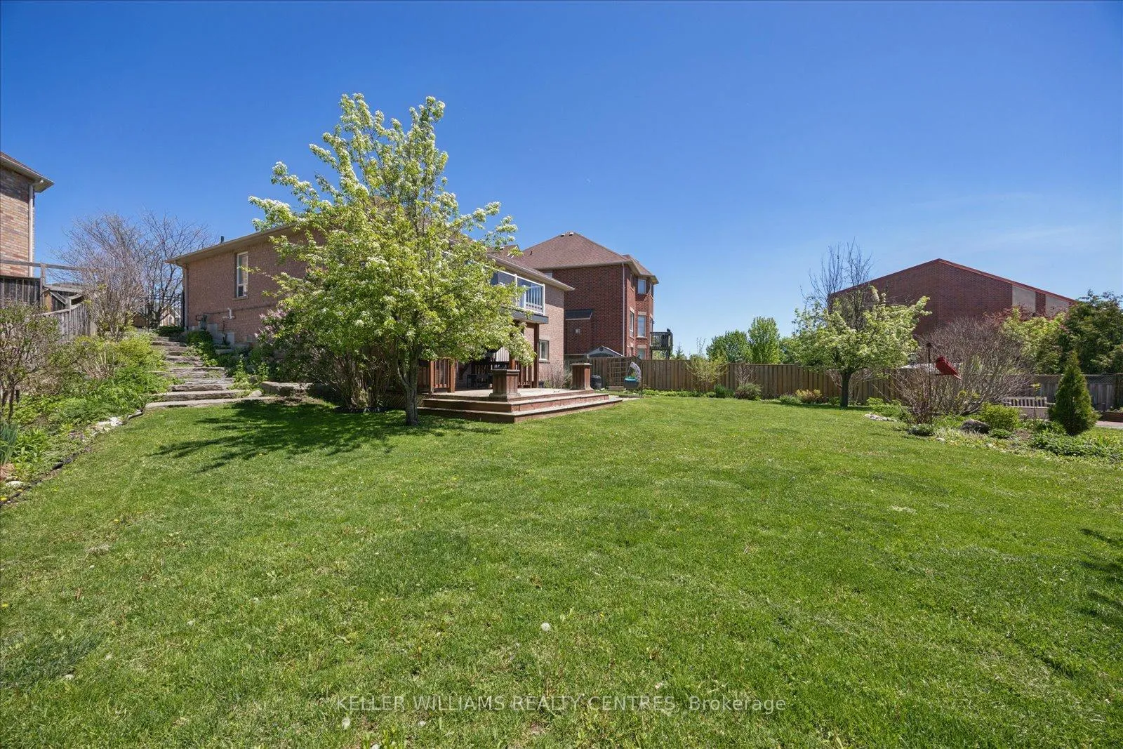 Photo 39 of 76 Kerfoot Crescent, Georgina, Historic Lakeshore Communities — HOMEH