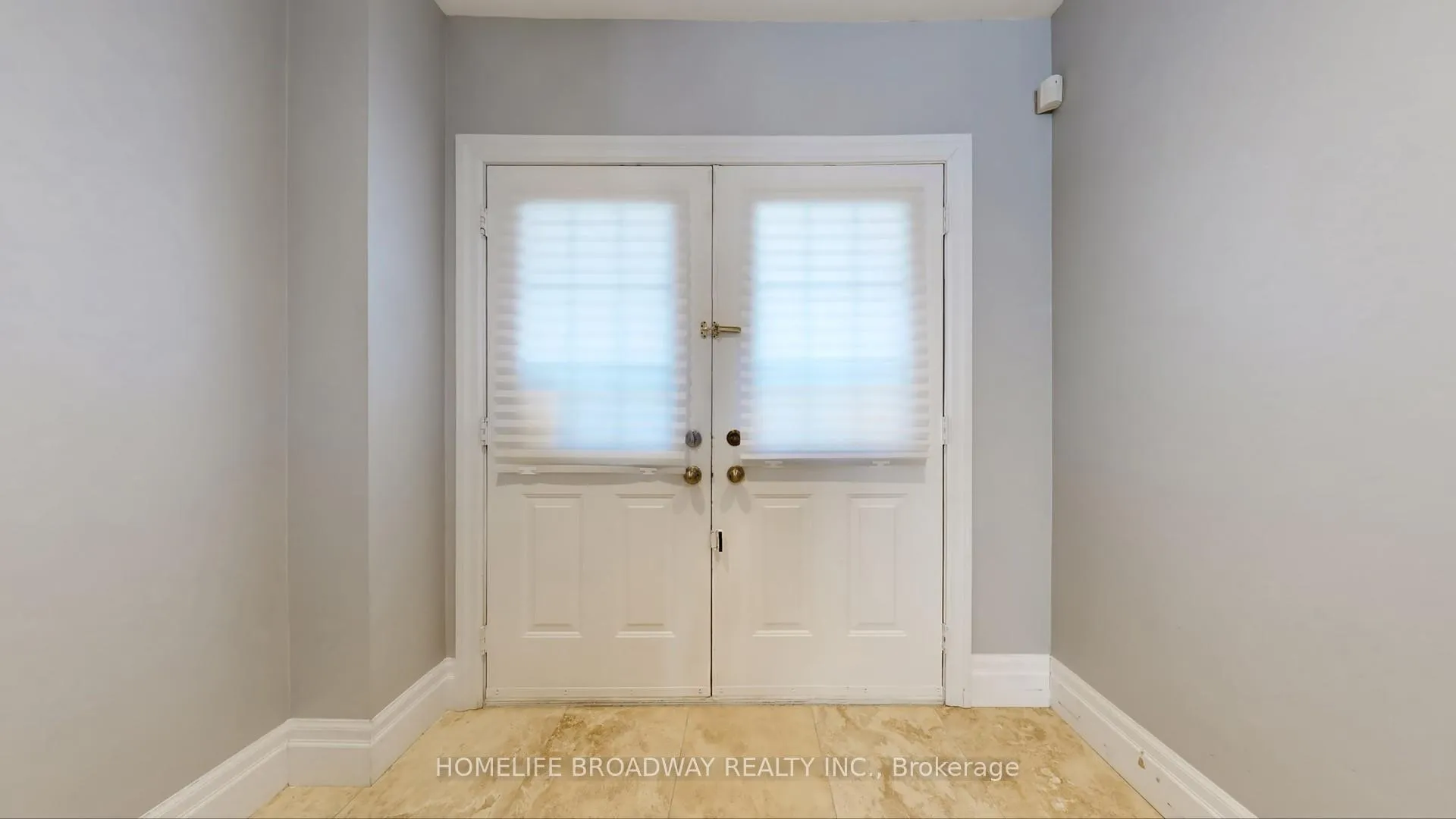 Photo 3 of 96 Echo Ridge Crescent, Vaughan, Sonoma Heights — HOMEH