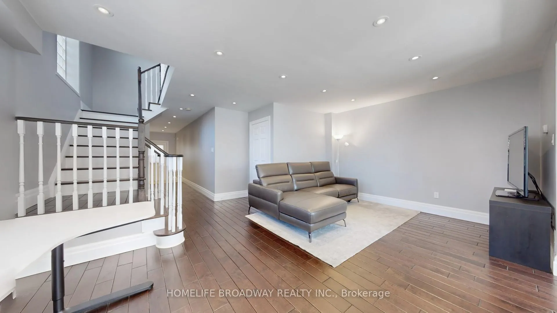 Photo 5 of 96 Echo Ridge Crescent, Vaughan, Sonoma Heights — HOMEH