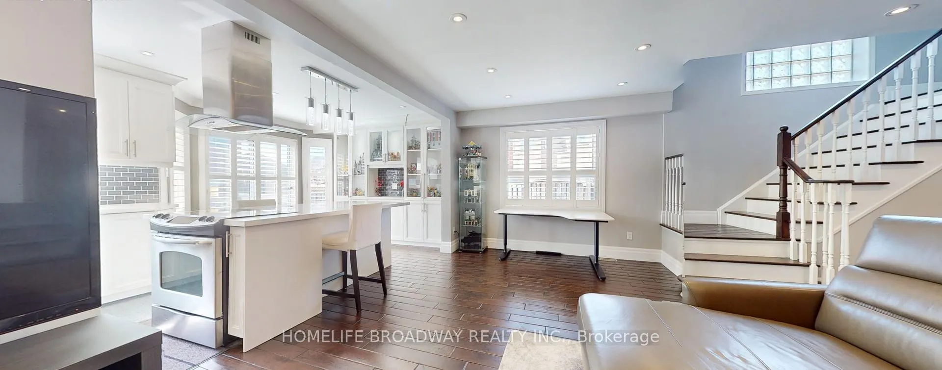 Photo 6 of 96 Echo Ridge Crescent, Vaughan, Sonoma Heights — HOMEH