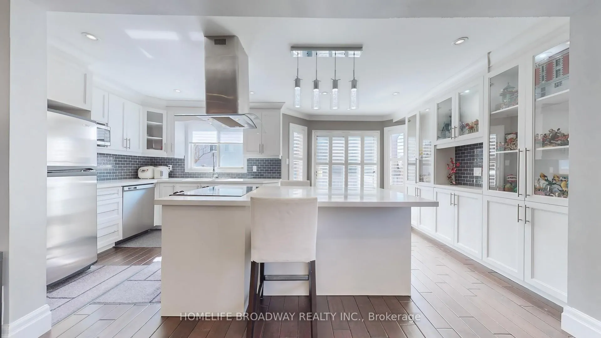 Photo 8 of 96 Echo Ridge Crescent, Vaughan, Sonoma Heights — HOMEH