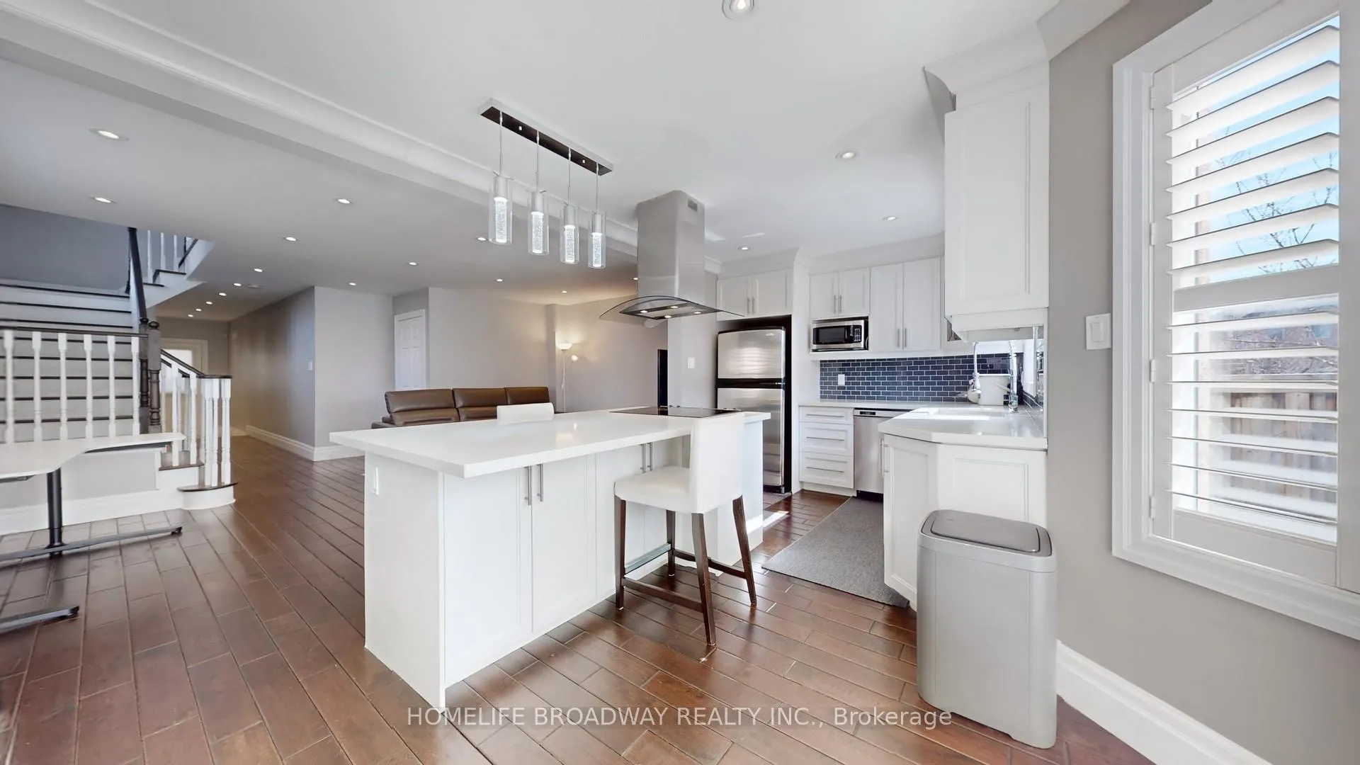 Photo 9 of 96 Echo Ridge Crescent, Vaughan, Sonoma Heights — HOMEH