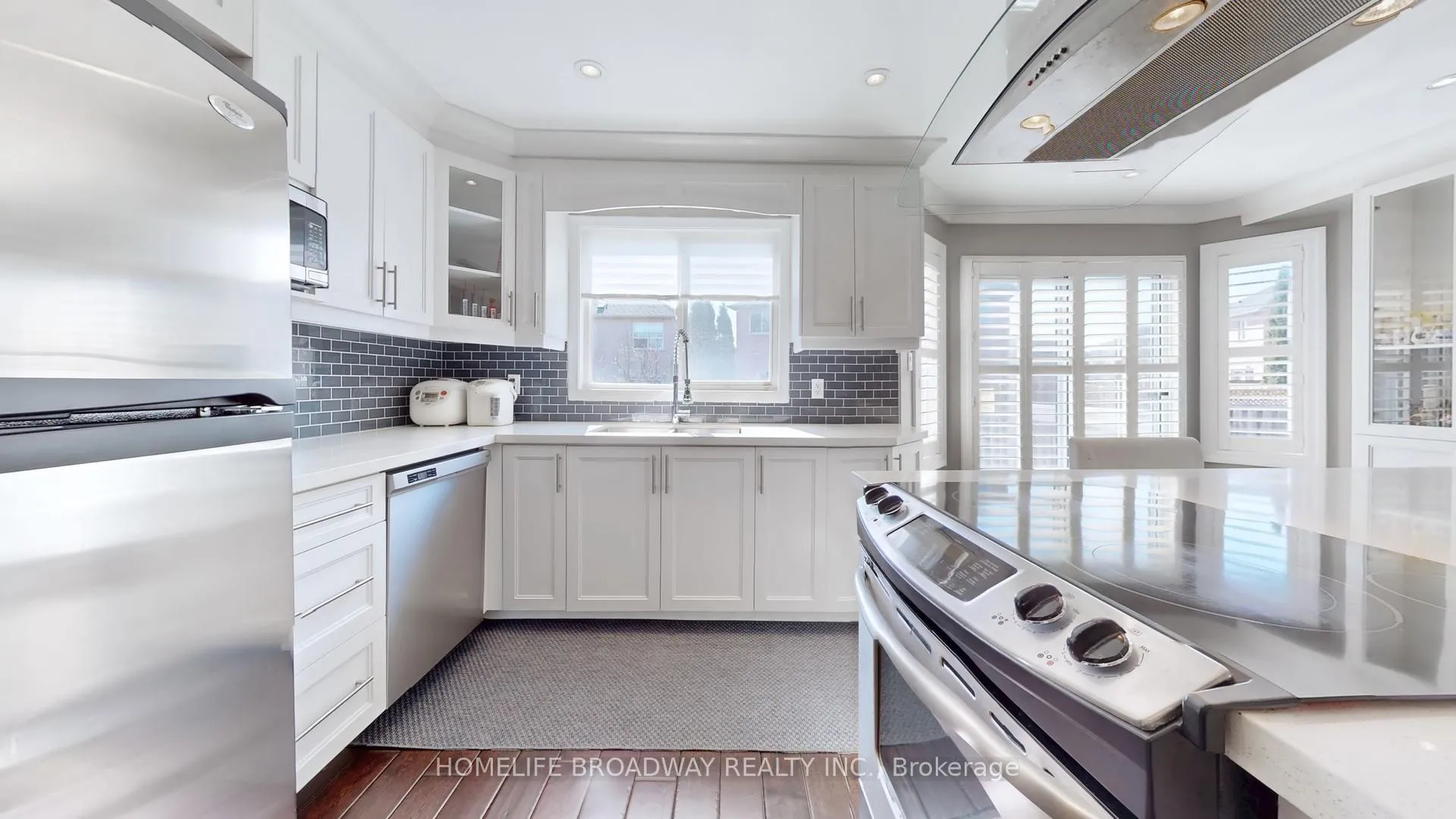 Photo 10 of 96 Echo Ridge Crescent, Vaughan, Sonoma Heights — HOMEH