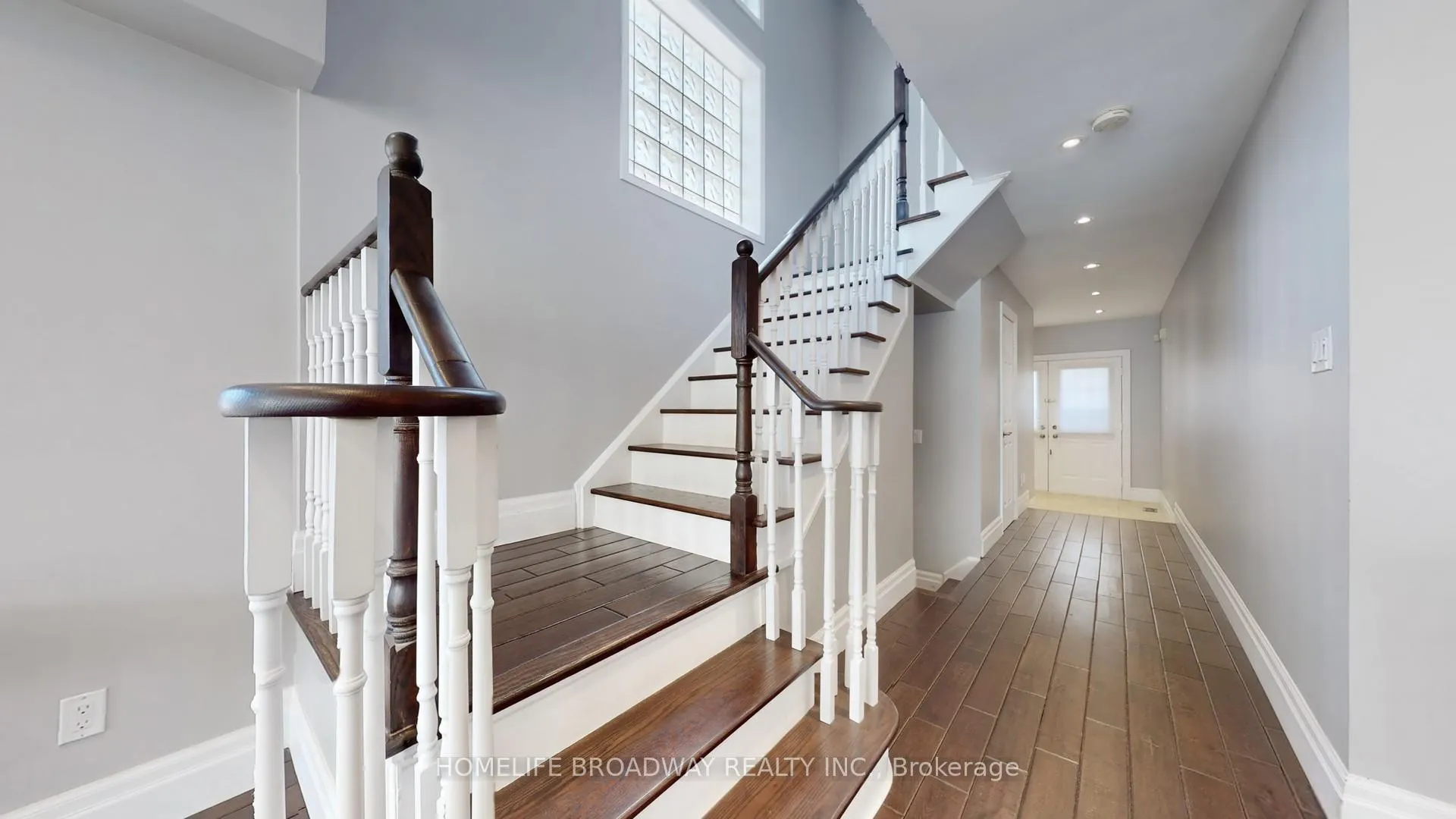 Photo 13 of 96 Echo Ridge Crescent, Vaughan, Sonoma Heights — HOMEH