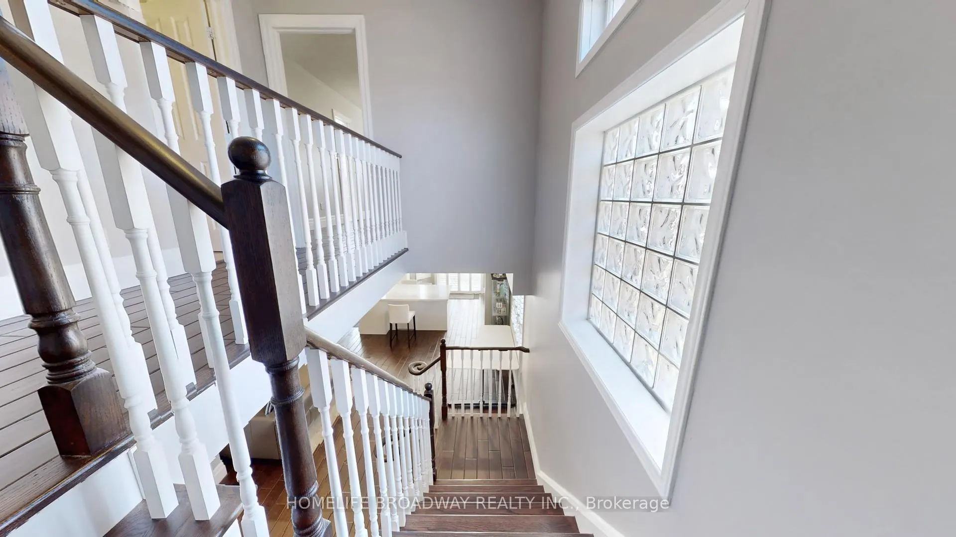 Photo 14 of 96 Echo Ridge Crescent, Vaughan, Sonoma Heights — HOMEH