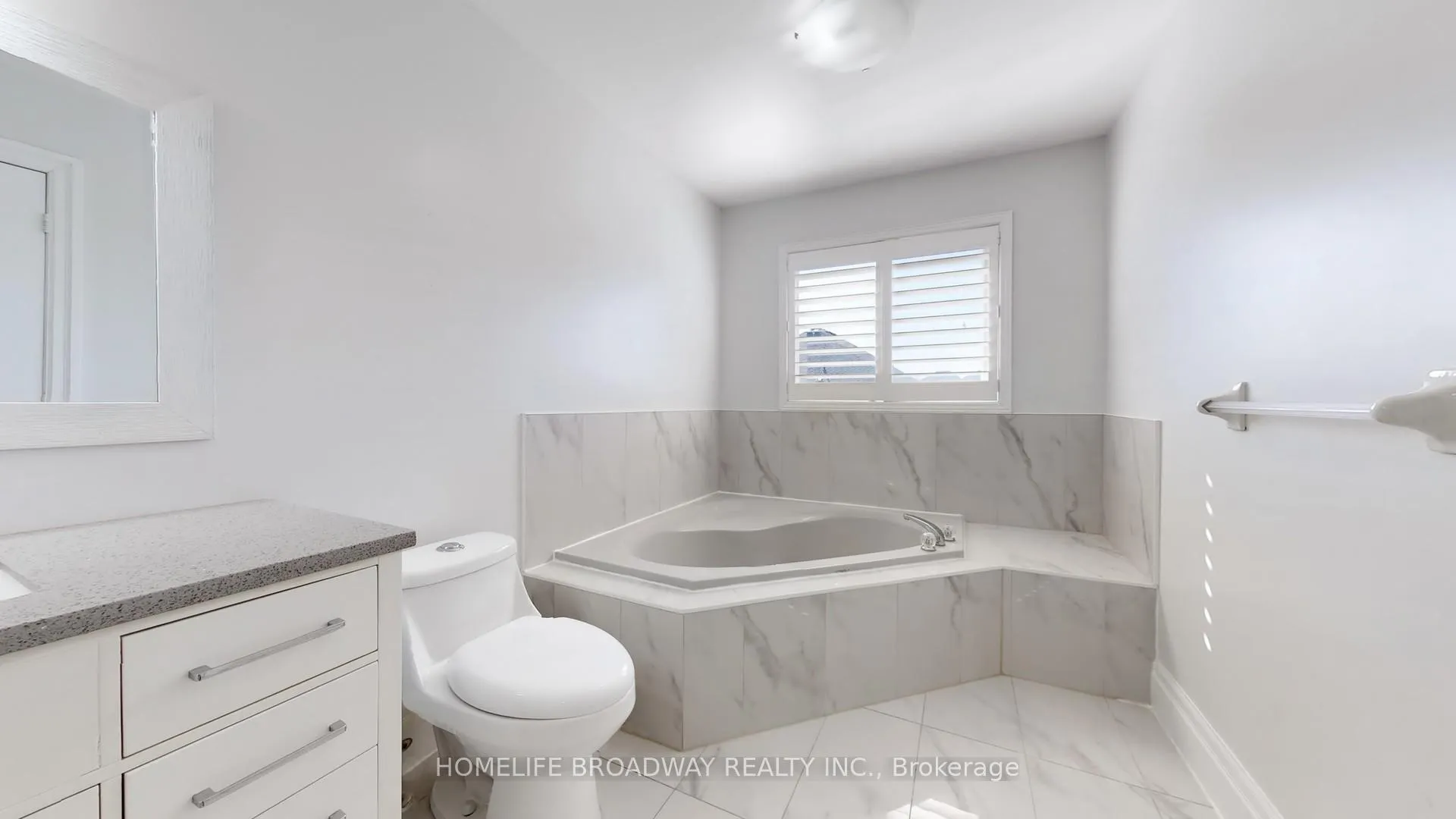 Photo 18 of 96 Echo Ridge Crescent, Vaughan, Sonoma Heights — HOMEH