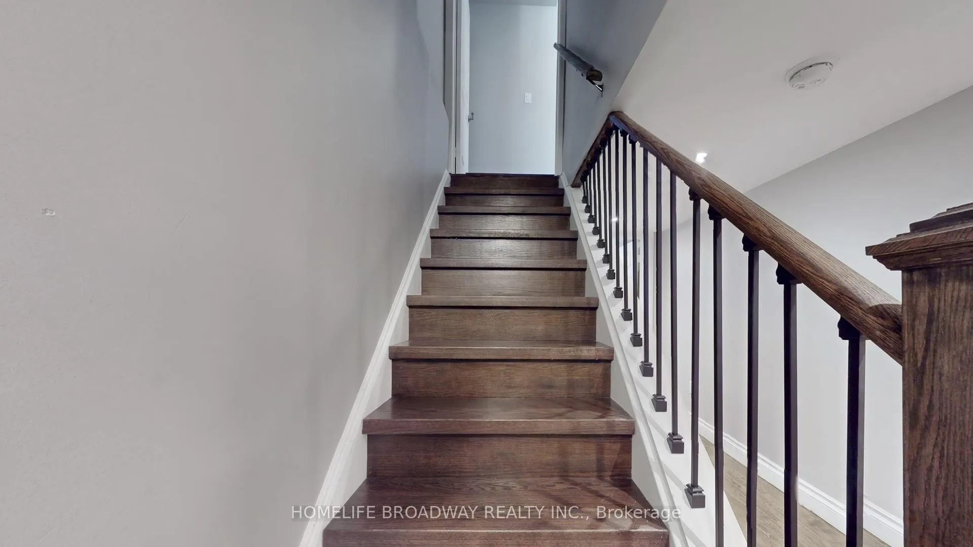 Photo 23 of 96 Echo Ridge Crescent, Vaughan, Sonoma Heights — HOMEH