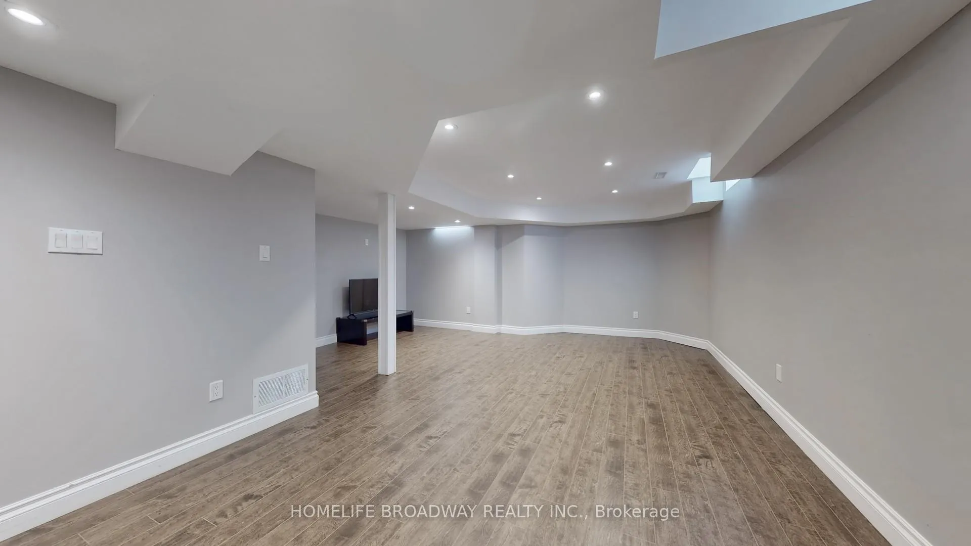 Photo 25 of 96 Echo Ridge Crescent, Vaughan, Sonoma Heights — HOMEH