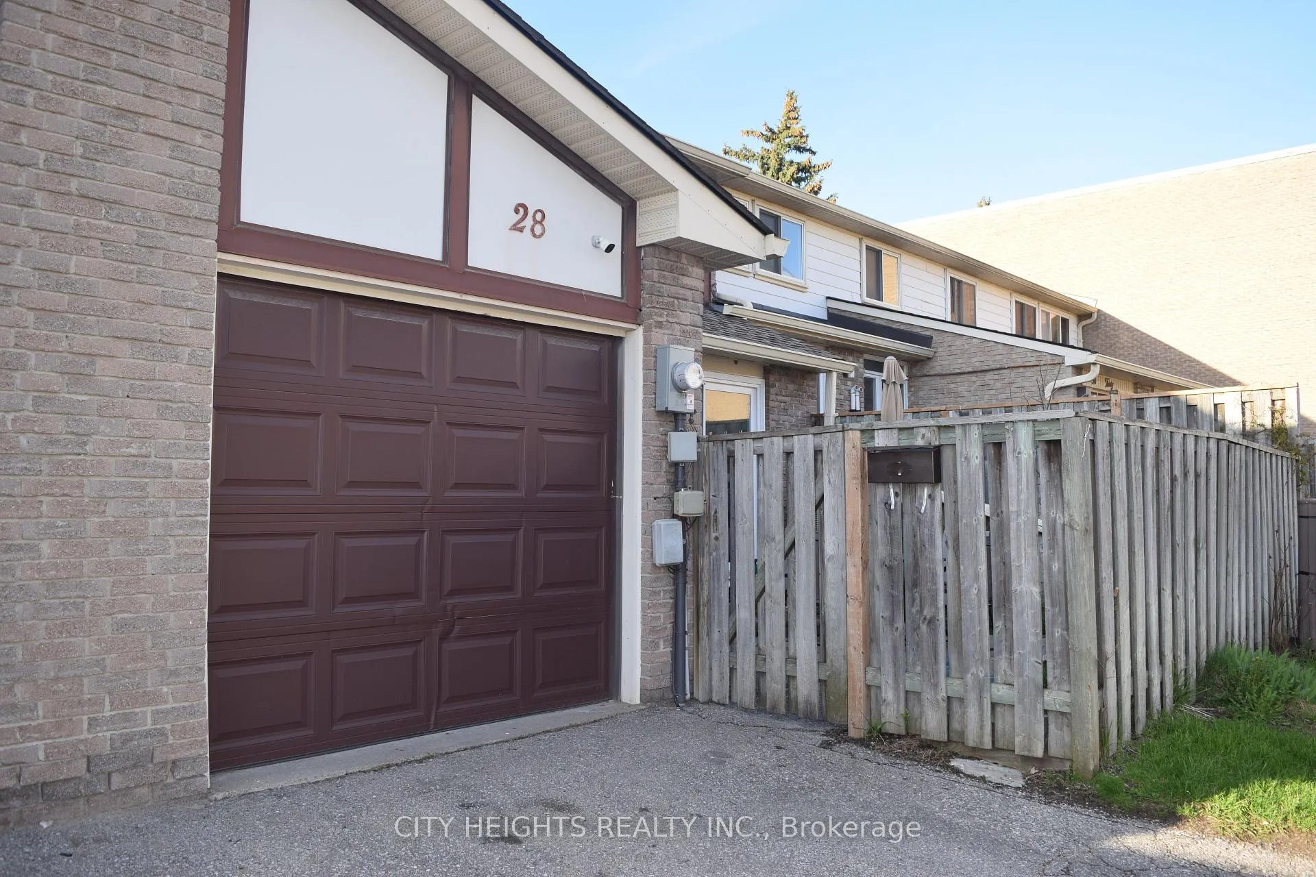 Photo 2 of 28 Crest Fern Way, Toronto, Roncesvalles — HOMEH
