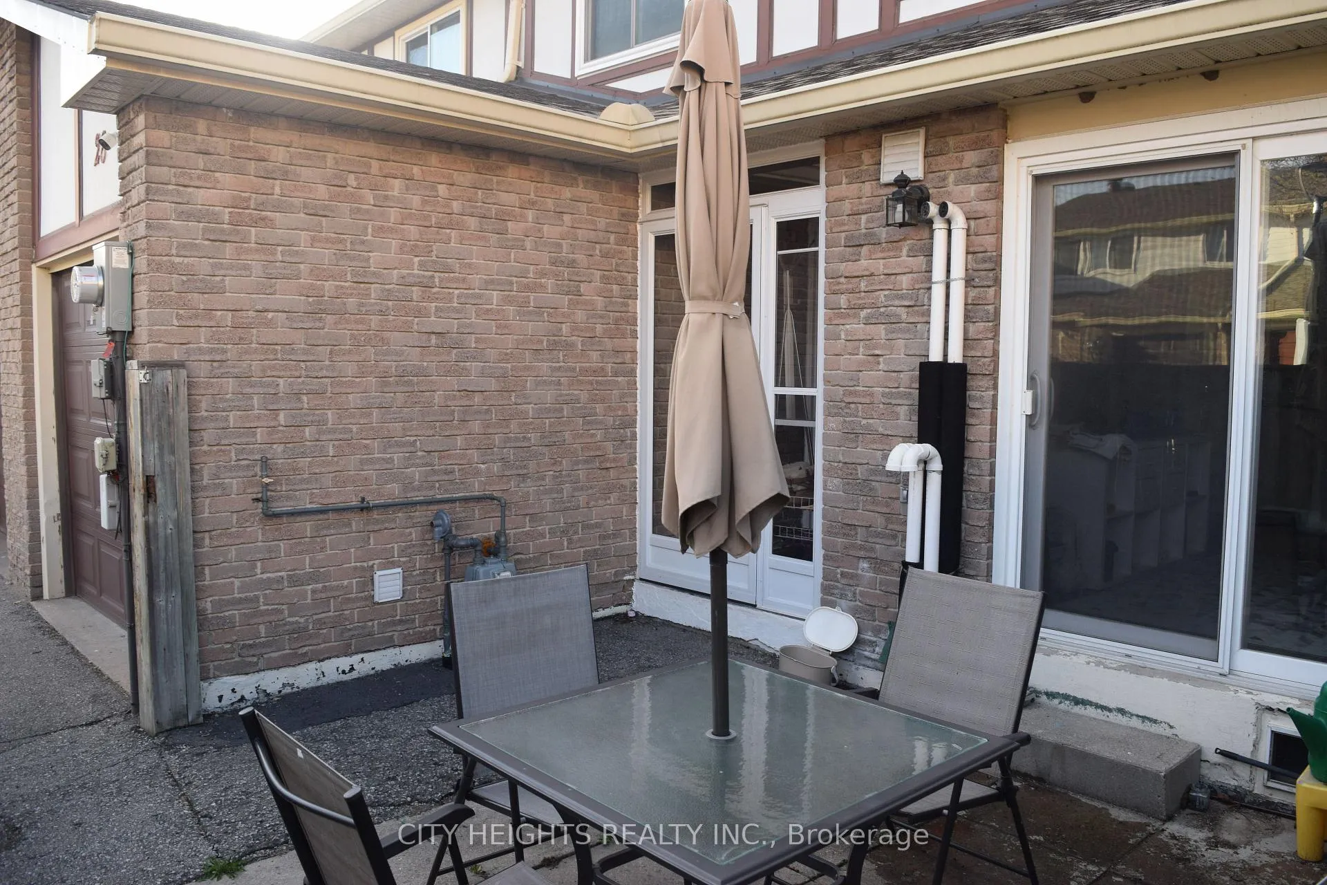 Photo 4 of 28 Crest Fern Way, Toronto, Roncesvalles — HOMEH