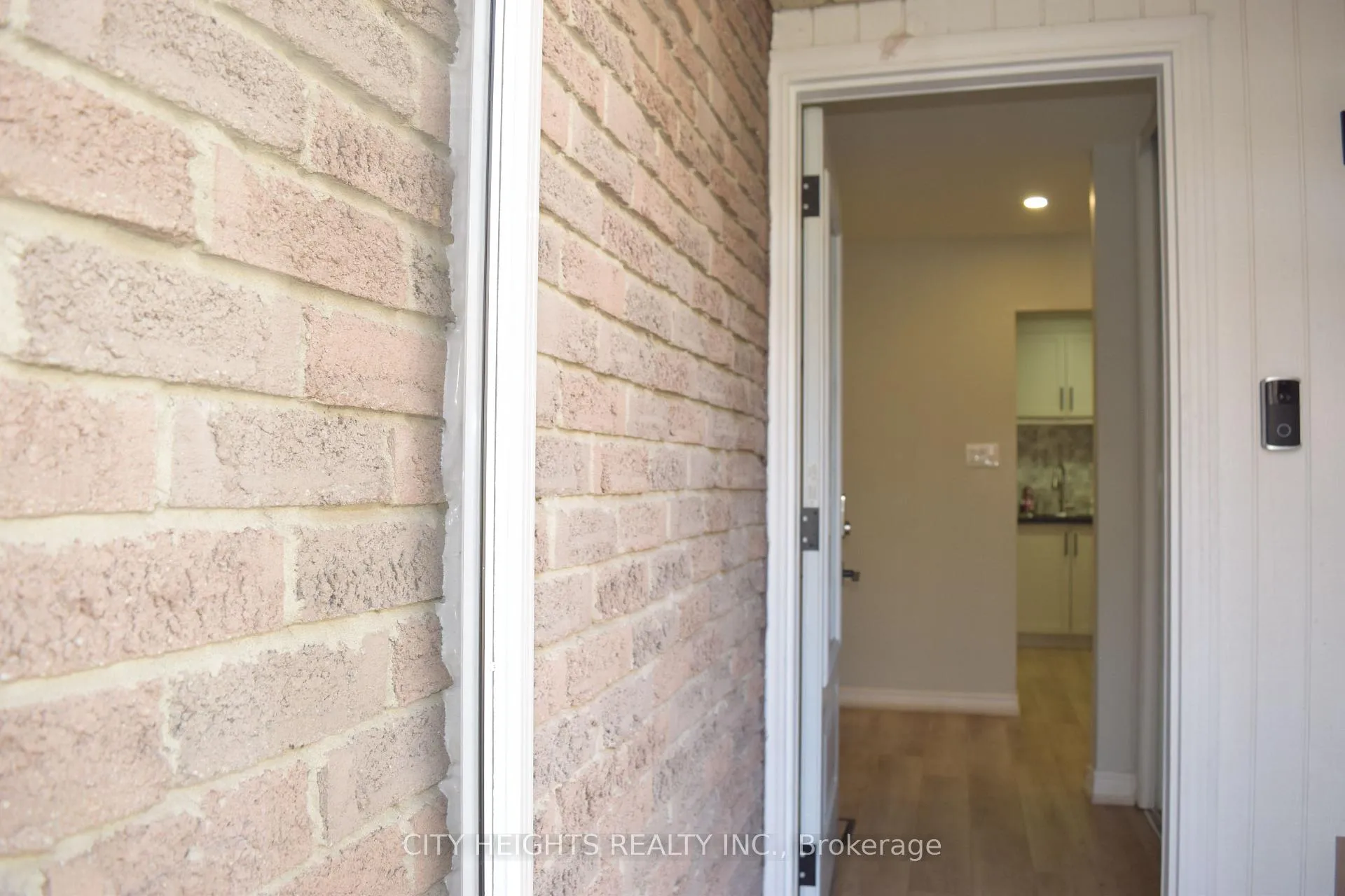 Photo 5 of 28 Crest Fern Way, Toronto, Roncesvalles — HOMEH