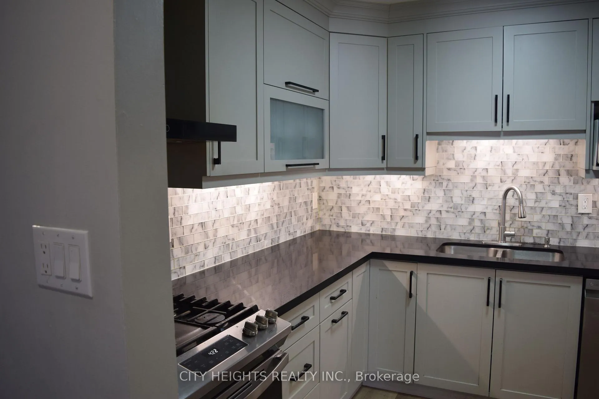 Photo 7 of 28 Crest Fern Way, Toronto, Roncesvalles — HOMEH