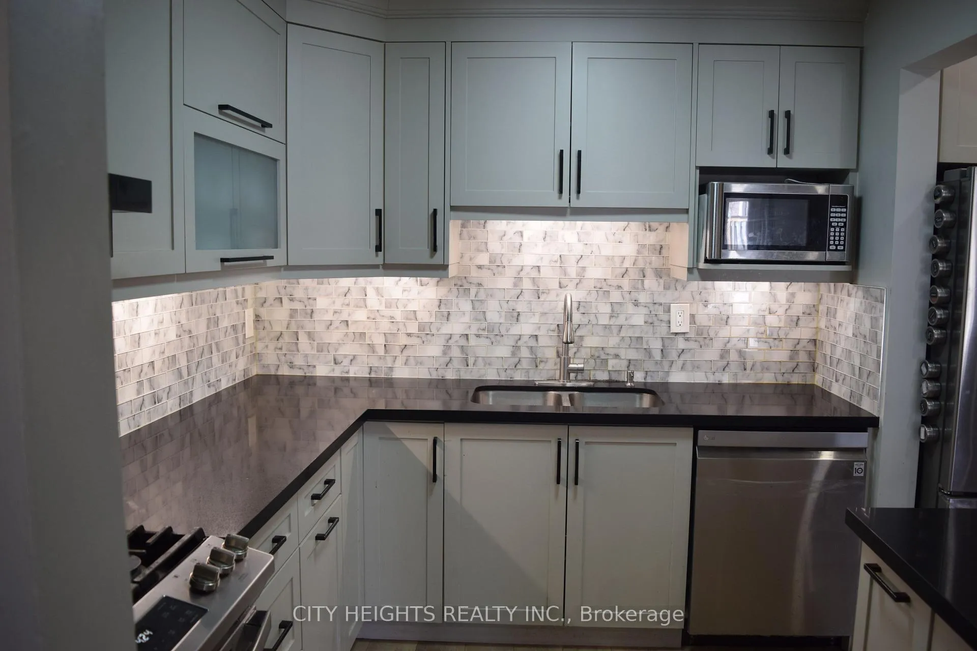Photo 9 of 28 Crest Fern Way, Toronto, Roncesvalles — HOMEH