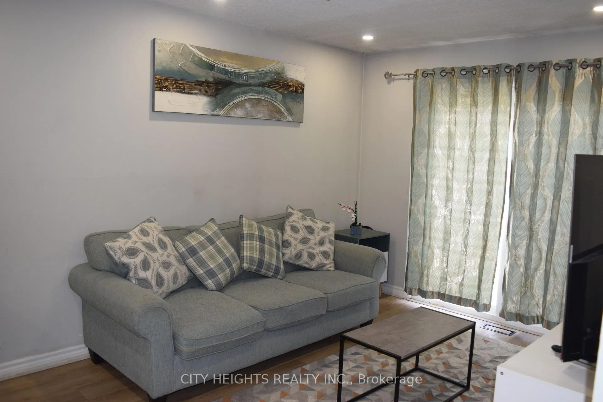 Photo 11 of 28 Crest Fern Way, Toronto, Roncesvalles — HOMEH