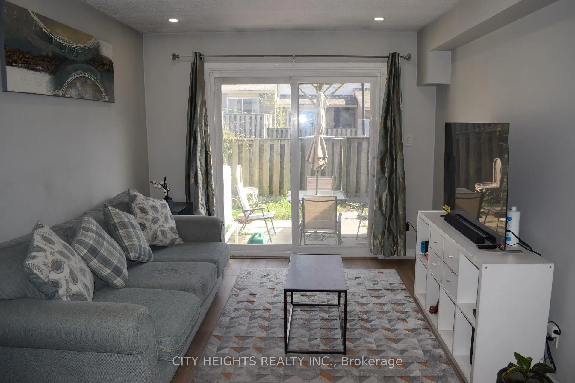 Photo 12 of 28 Crest Fern Way, Toronto, Roncesvalles — HOMEH