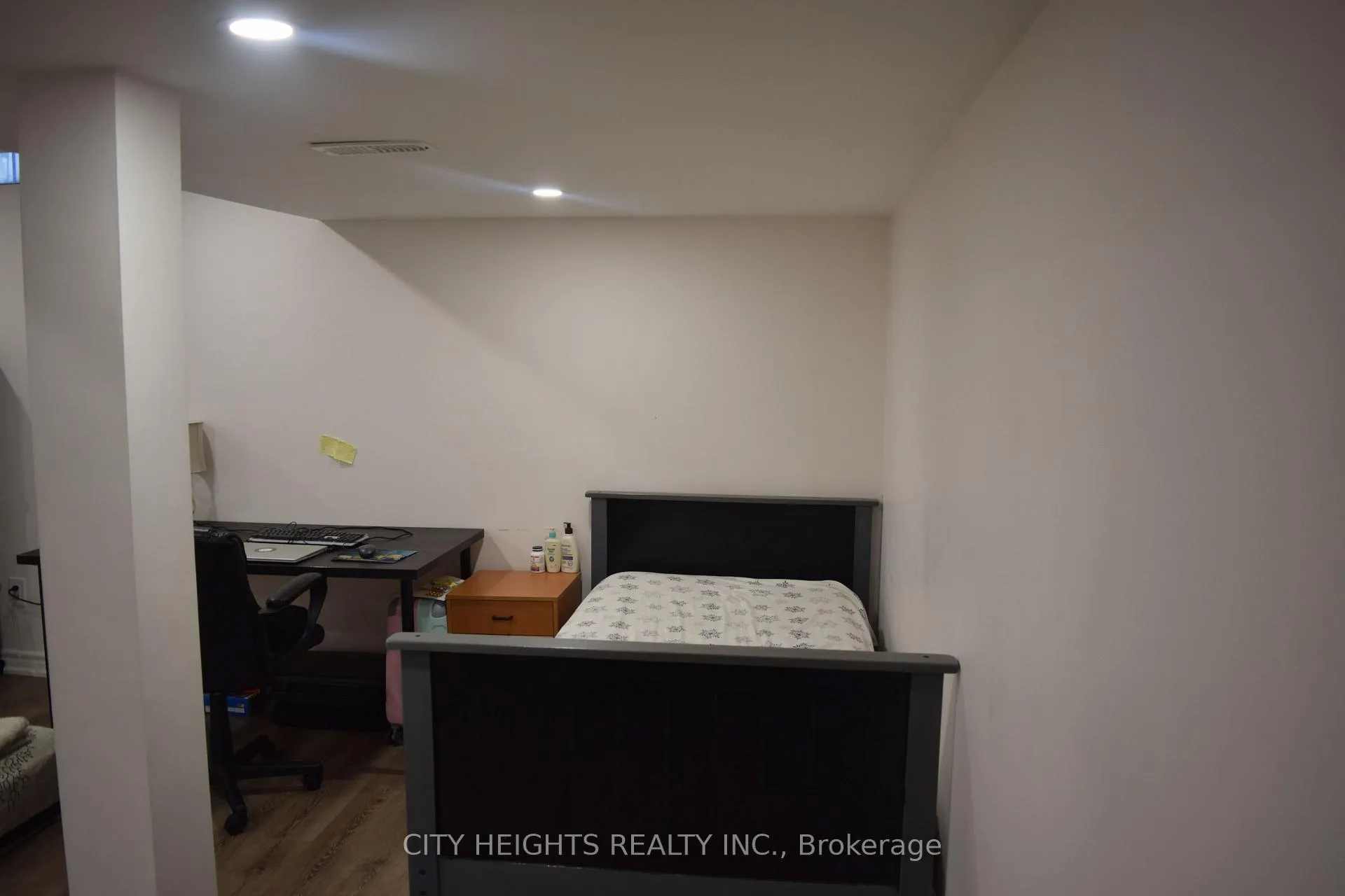 Photo 26 of 28 Crest Fern Way, Toronto, Roncesvalles — HOMEH