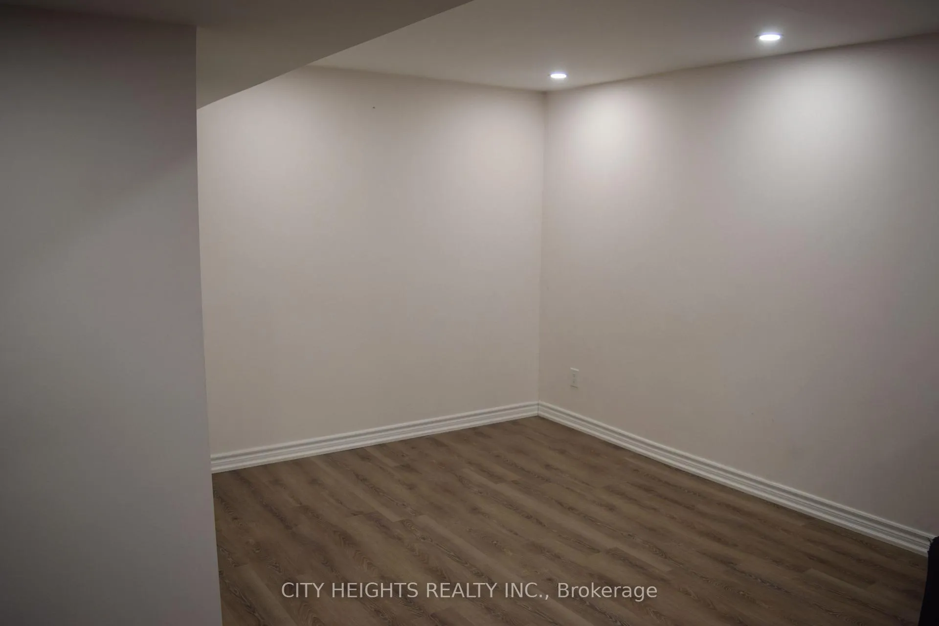Photo 27 of 28 Crest Fern Way, Toronto, Roncesvalles — HOMEH