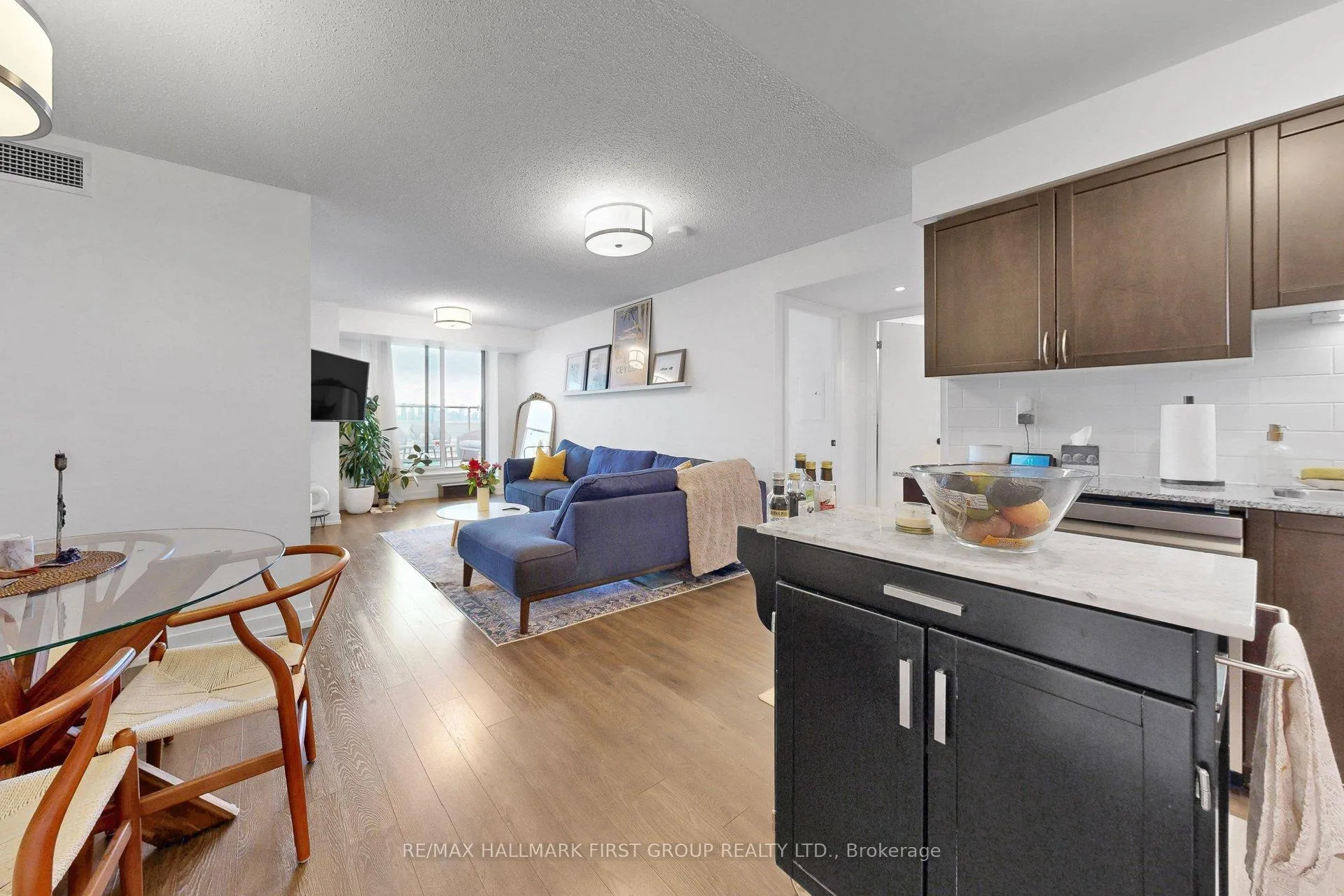 Photo 4 of Unit 918, 812 Lansdowne Avenue, Toronto, Dovercourt-Wallace Emerson-Junction — HOMEH