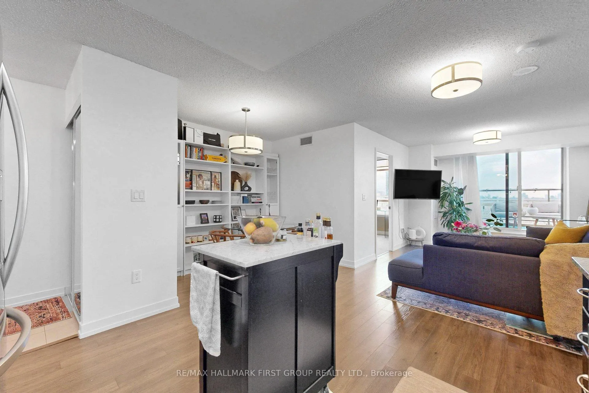 Photo 10 of Unit 918, 812 Lansdowne Avenue, Toronto, Dovercourt-Wallace Emerson-Junction — HOMEH