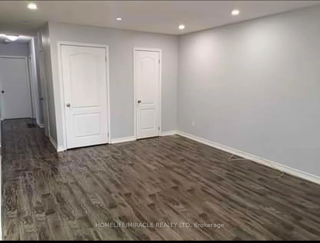 Photo 8 of 66 Fairglen Avenue, Brampton, Bram West — HOMEH
