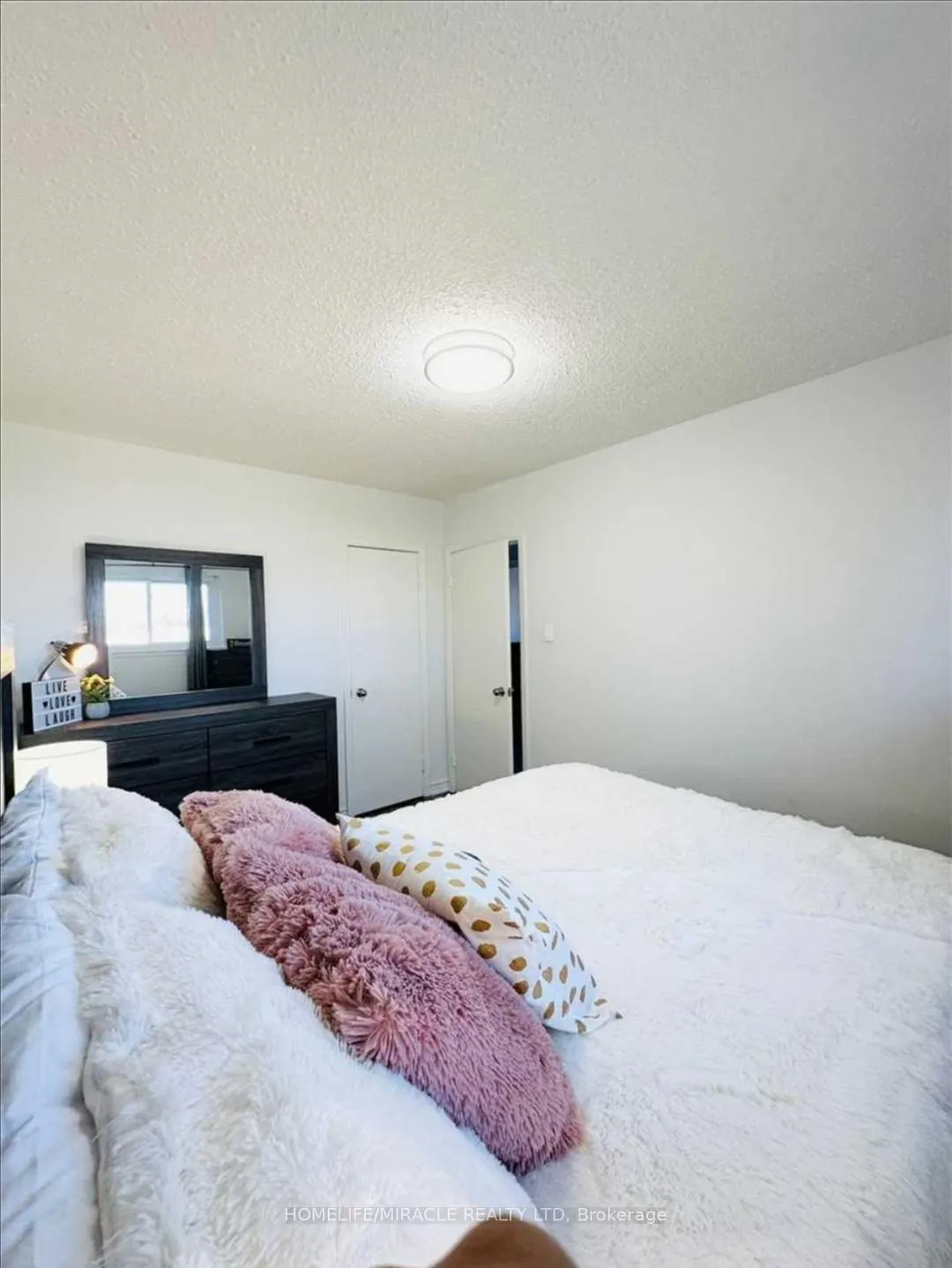 Photo 13 of 66 Fairglen Avenue, Brampton, Bram West — HOMEH