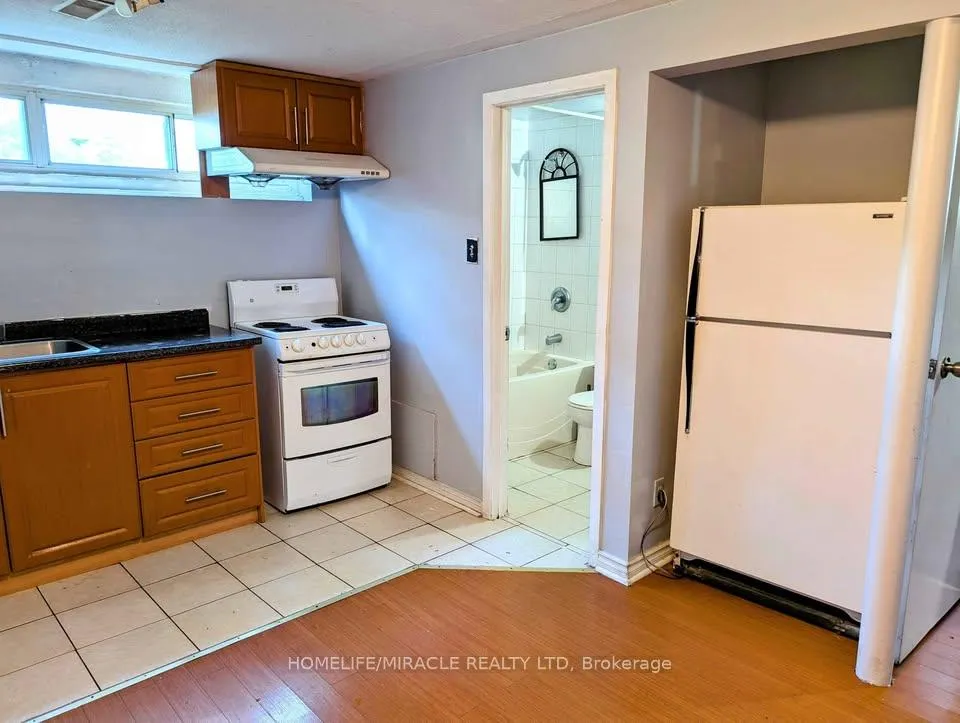 Photo 25 of 66 Fairglen Avenue, Brampton, Bram West — HOMEH