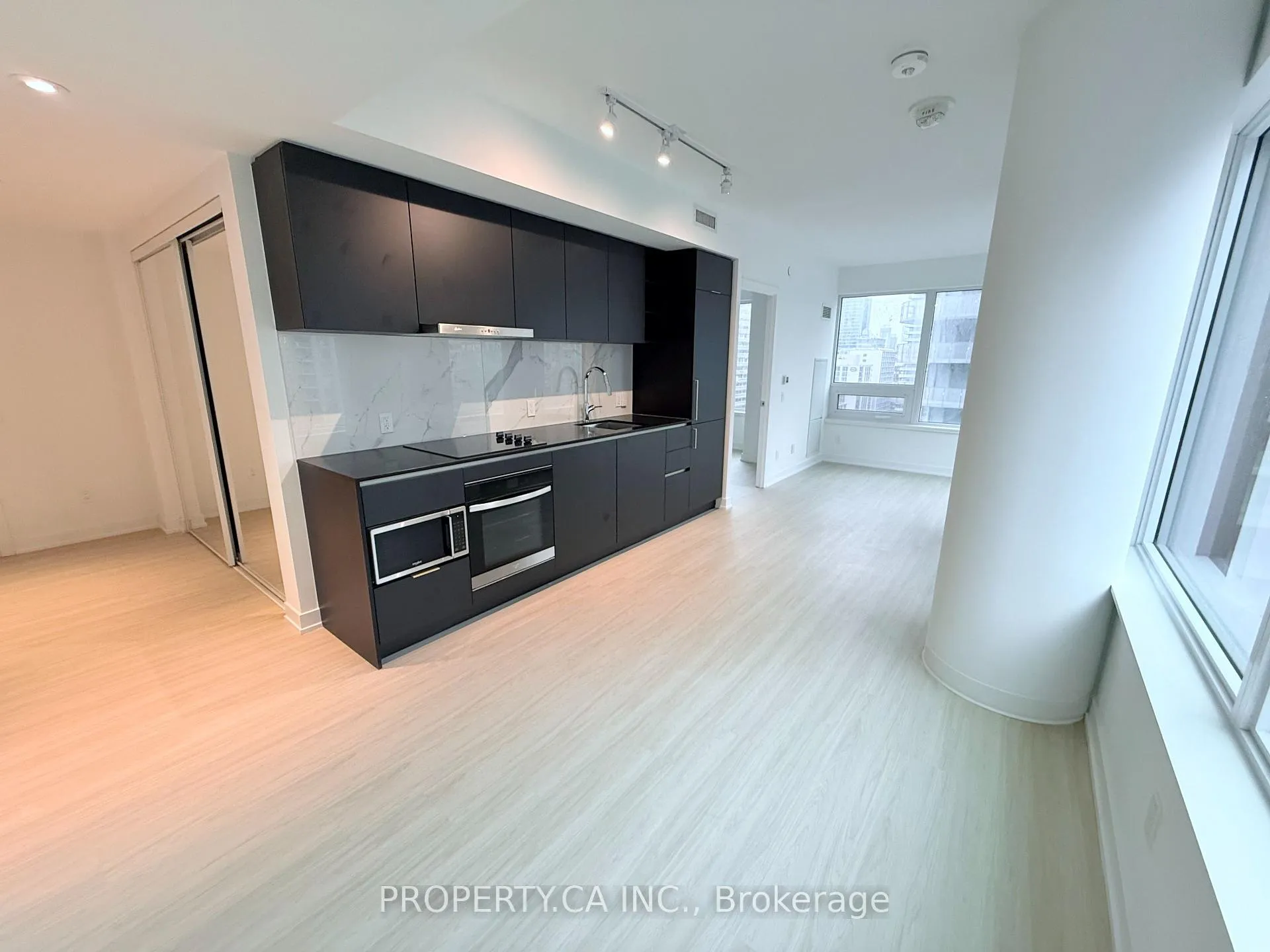 Front of Unit 1916, 8 Wellesley Street W