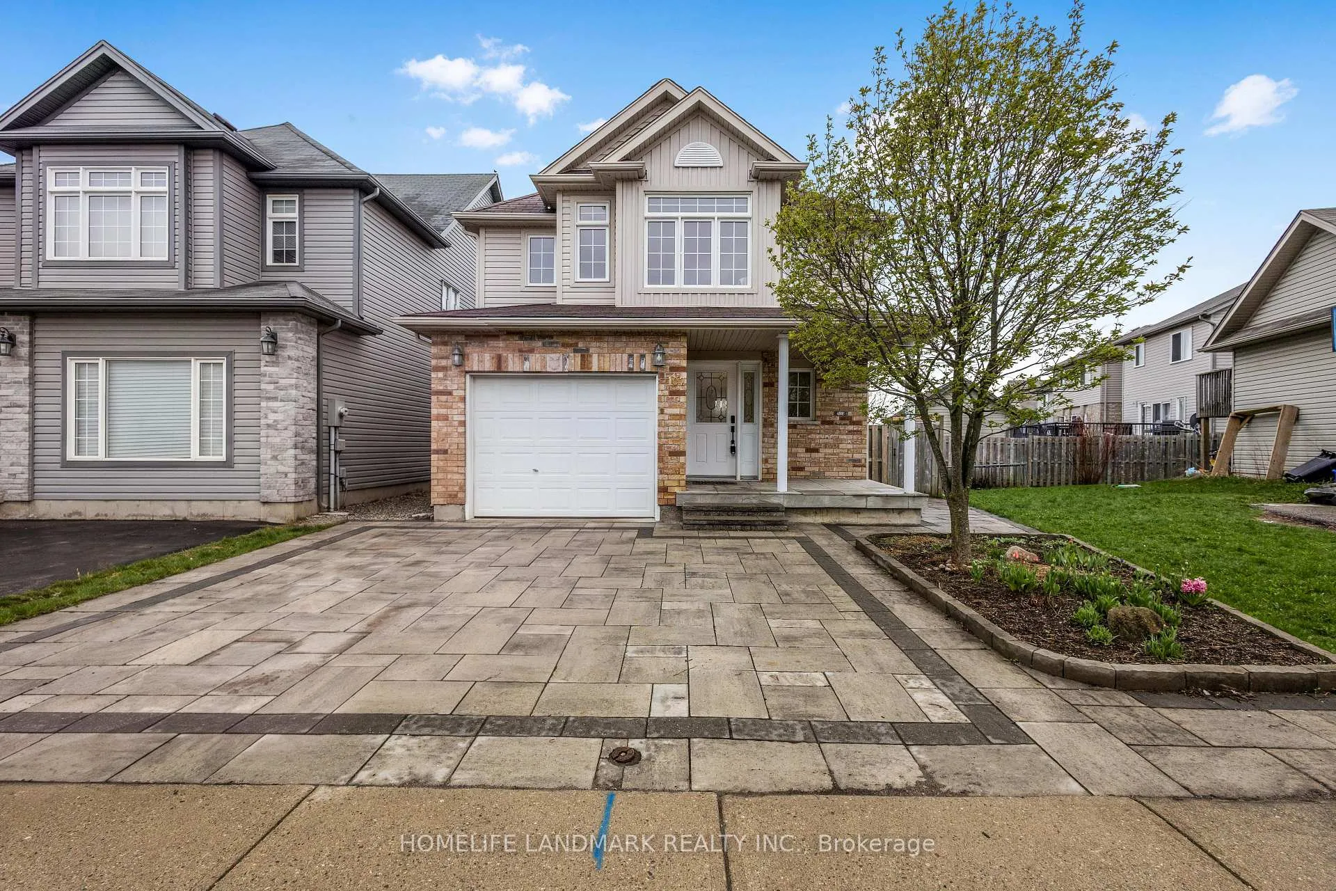 Photo 2 of 102 Iron Gate Street, Kitchener — HOMEH
