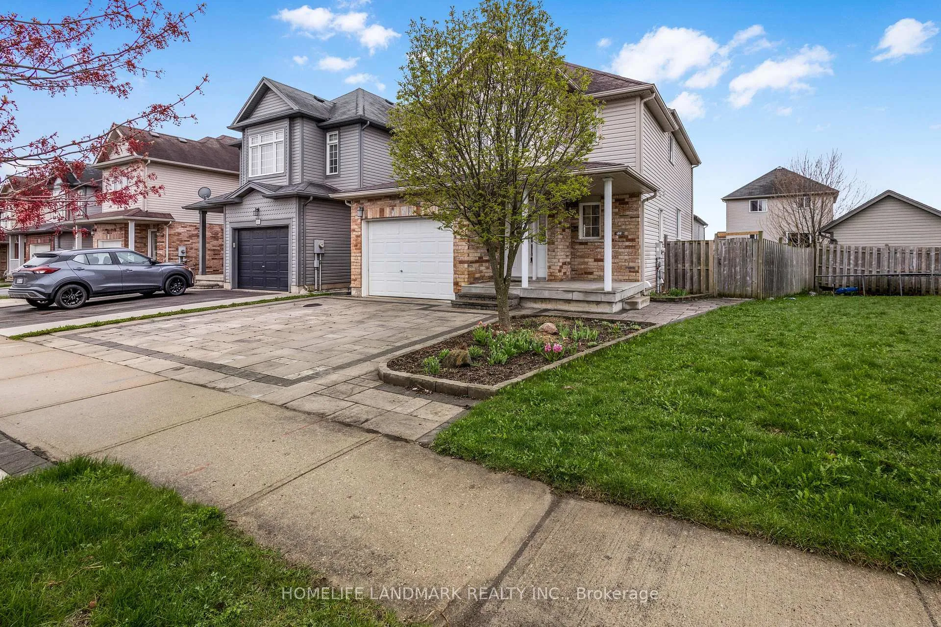 Photo 3 of 102 Iron Gate Street, Kitchener — HOMEH