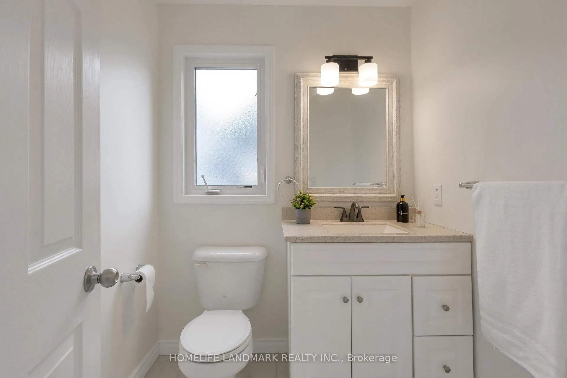 Photo 7 of 102 Iron Gate Street, Kitchener — HOMEH