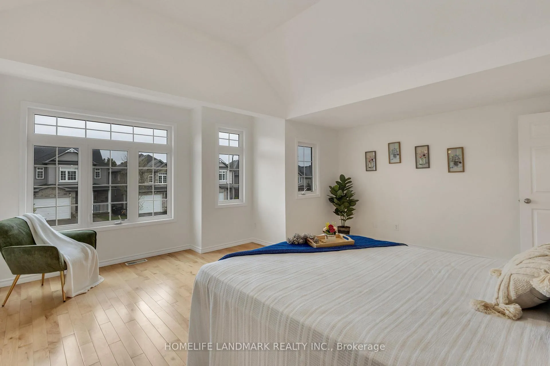 Photo 18 of 102 Iron Gate Street, Kitchener — HOMEH