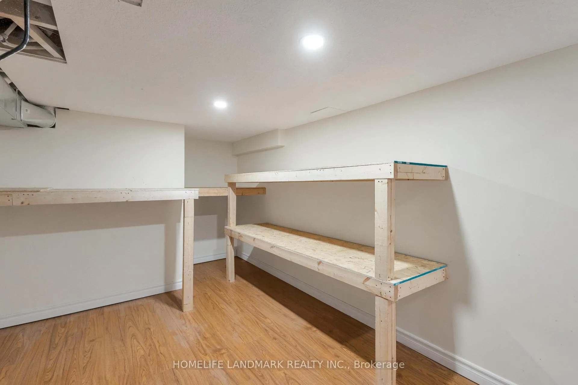 Photo 33 of 102 Iron Gate Street, Kitchener — HOMEH