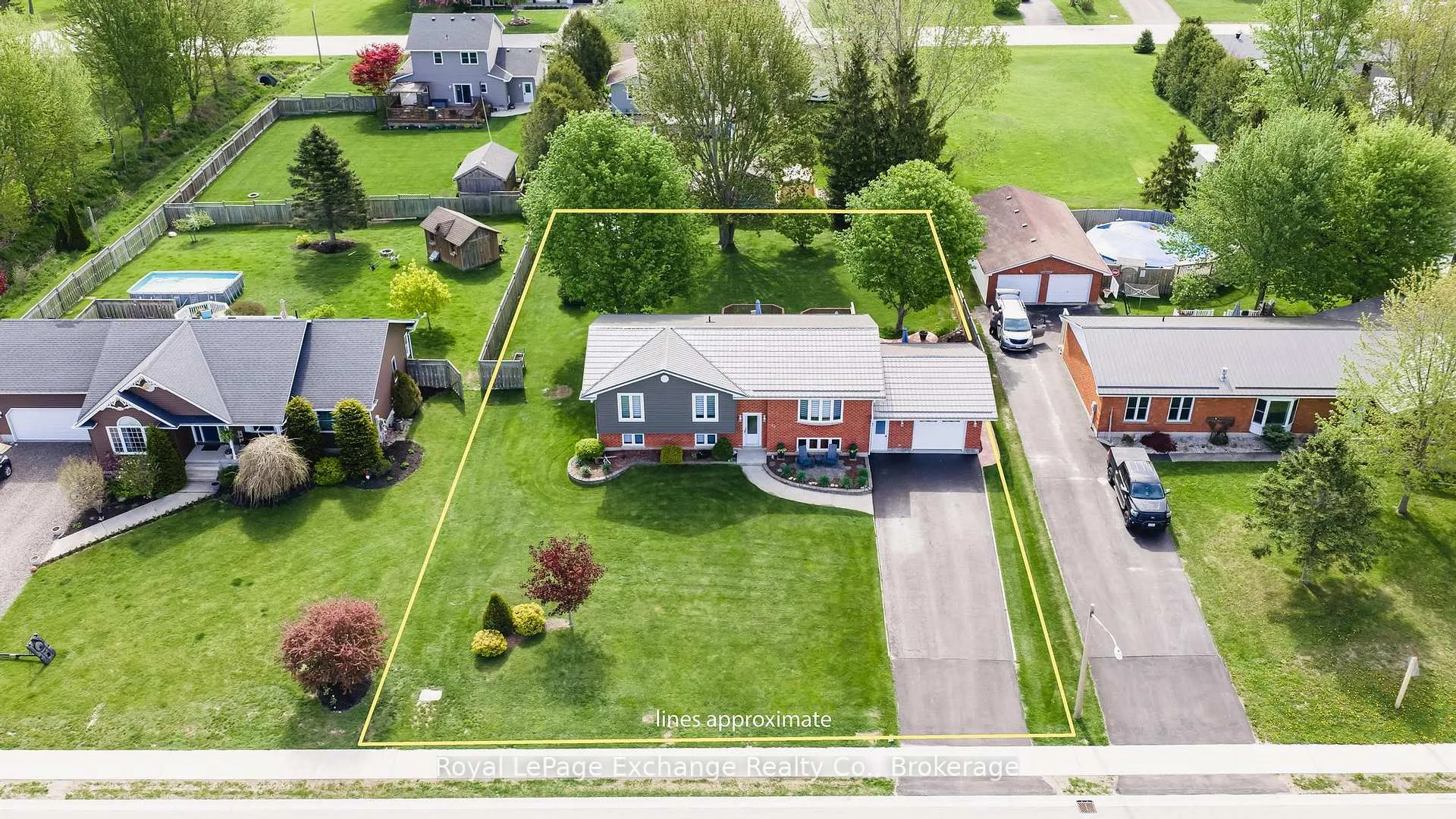 Photo 2 of 28 Maple Street, Kincardine — HOMEH