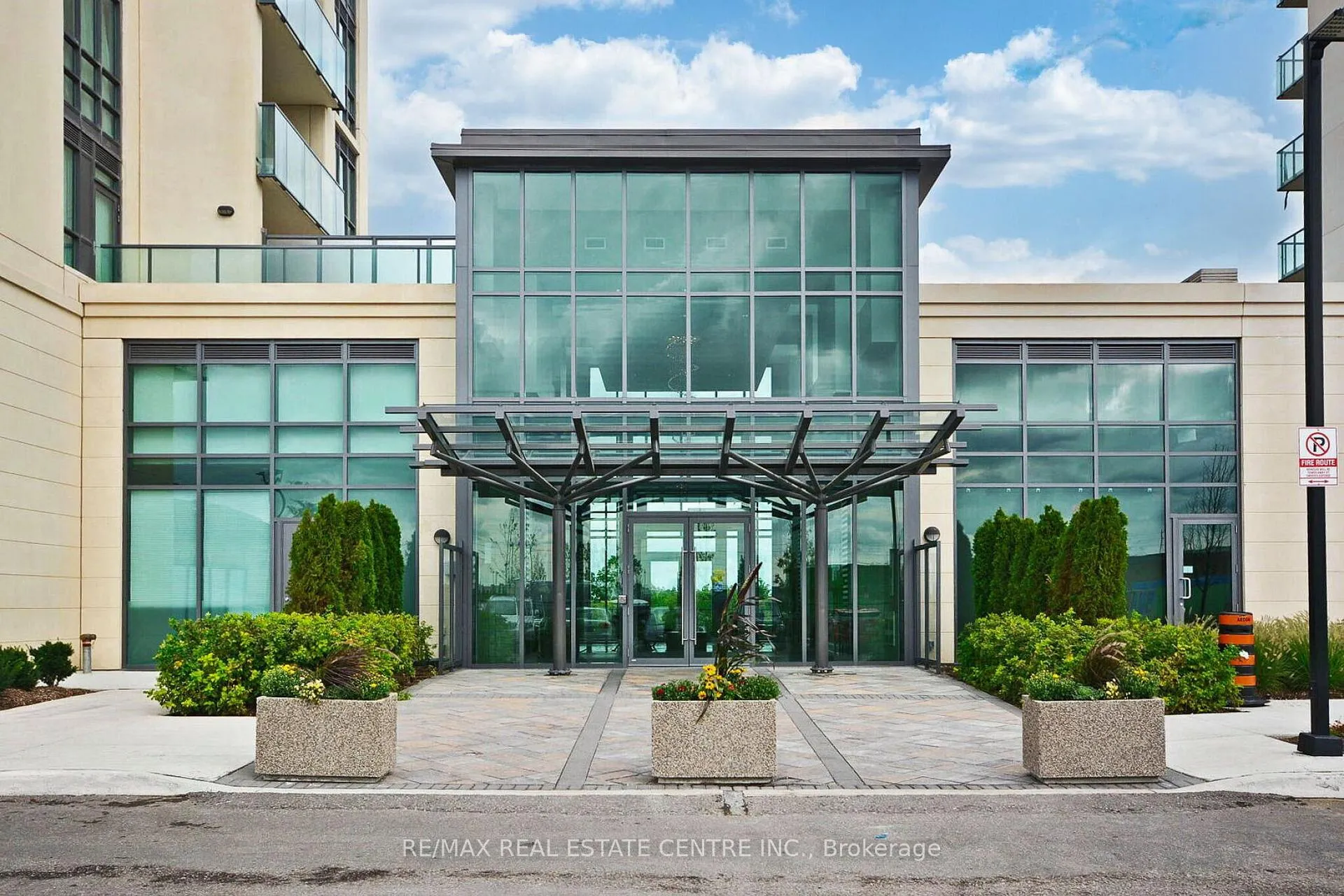 Front of Unit 905, 55 Yorkland Boulevard