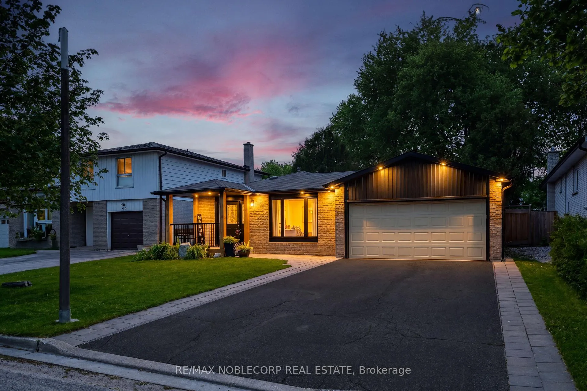 Photo 2 of 42 Mitchell Avenue, New Tecumseth, Alliston — HOMEH