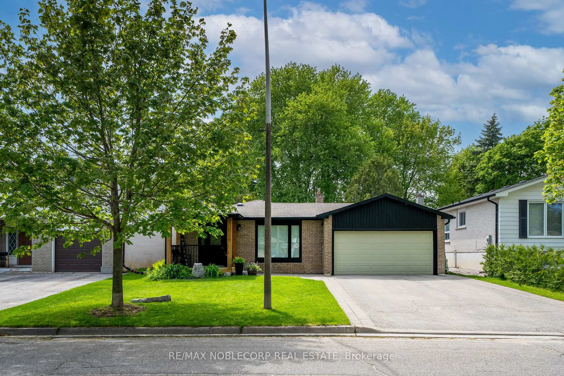 Photo 3 of 42 Mitchell Avenue, New Tecumseth, Alliston — HOMEH