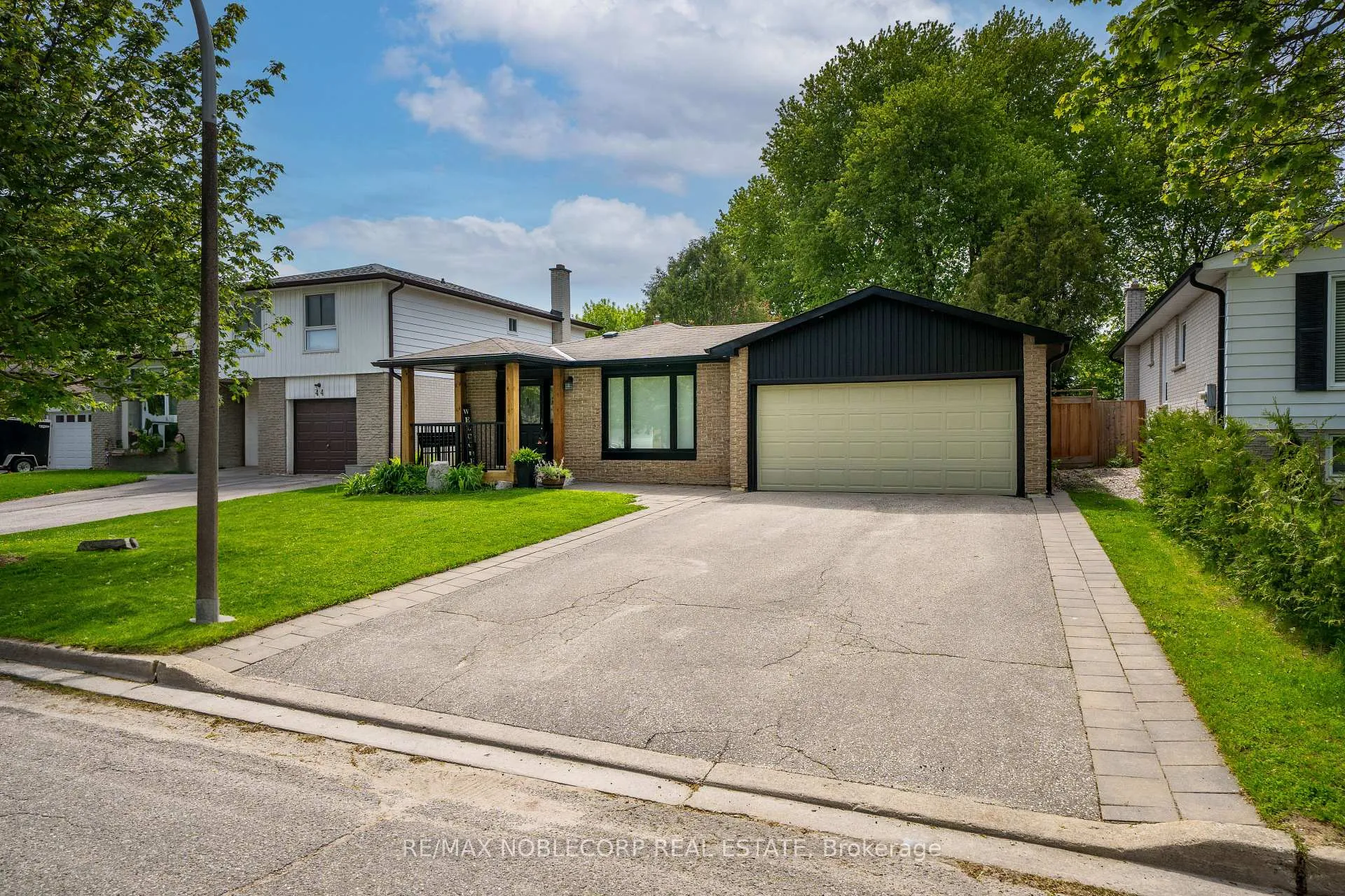 Photo 4 of 42 Mitchell Avenue, New Tecumseth, Alliston — HOMEH