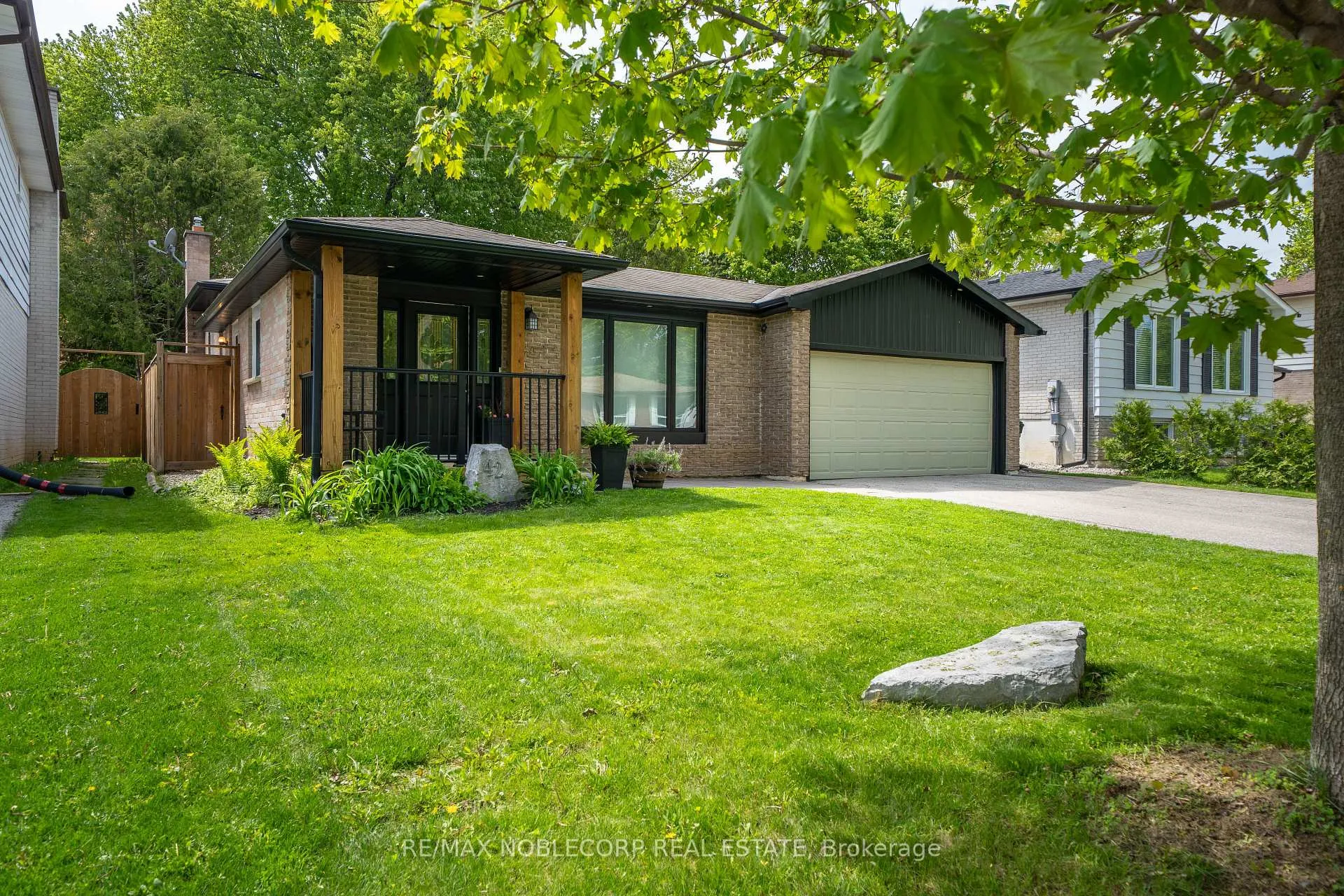 Photo 5 of 42 Mitchell Avenue, New Tecumseth, Alliston — HOMEH