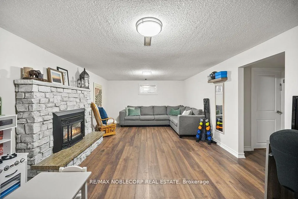Photo 35 of 42 Mitchell Avenue, New Tecumseth, Alliston — HOMEH