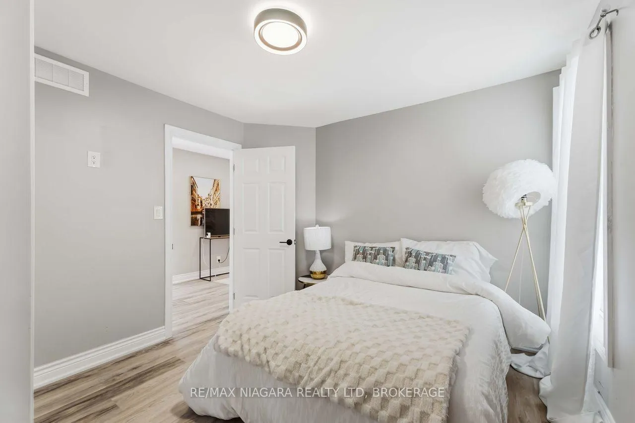 Photo 16 of 77 Semley Avenue, Welland, Broadway — HOMEH