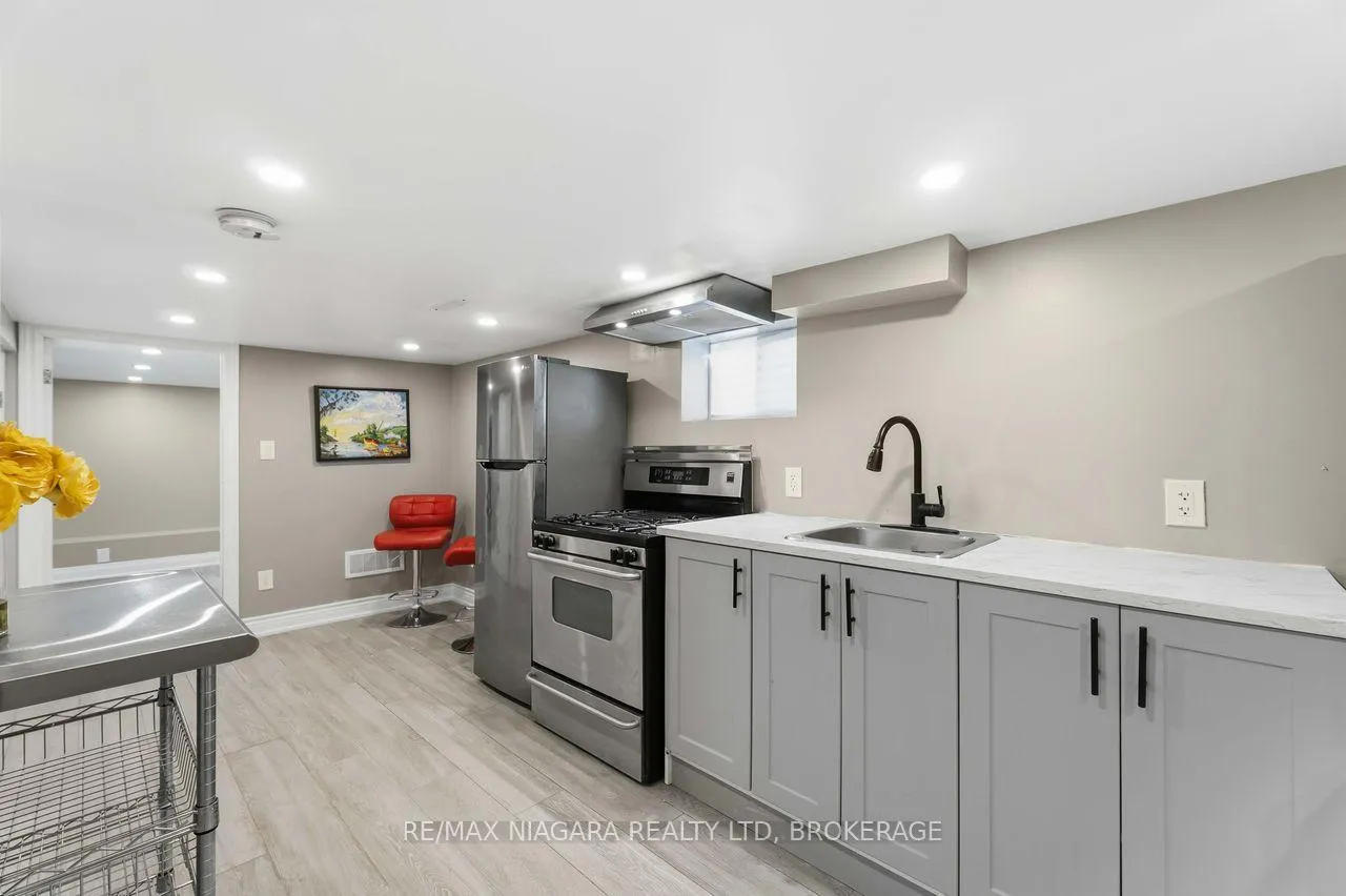 Photo 25 of 77 Semley Avenue, Welland, Broadway — HOMEH
