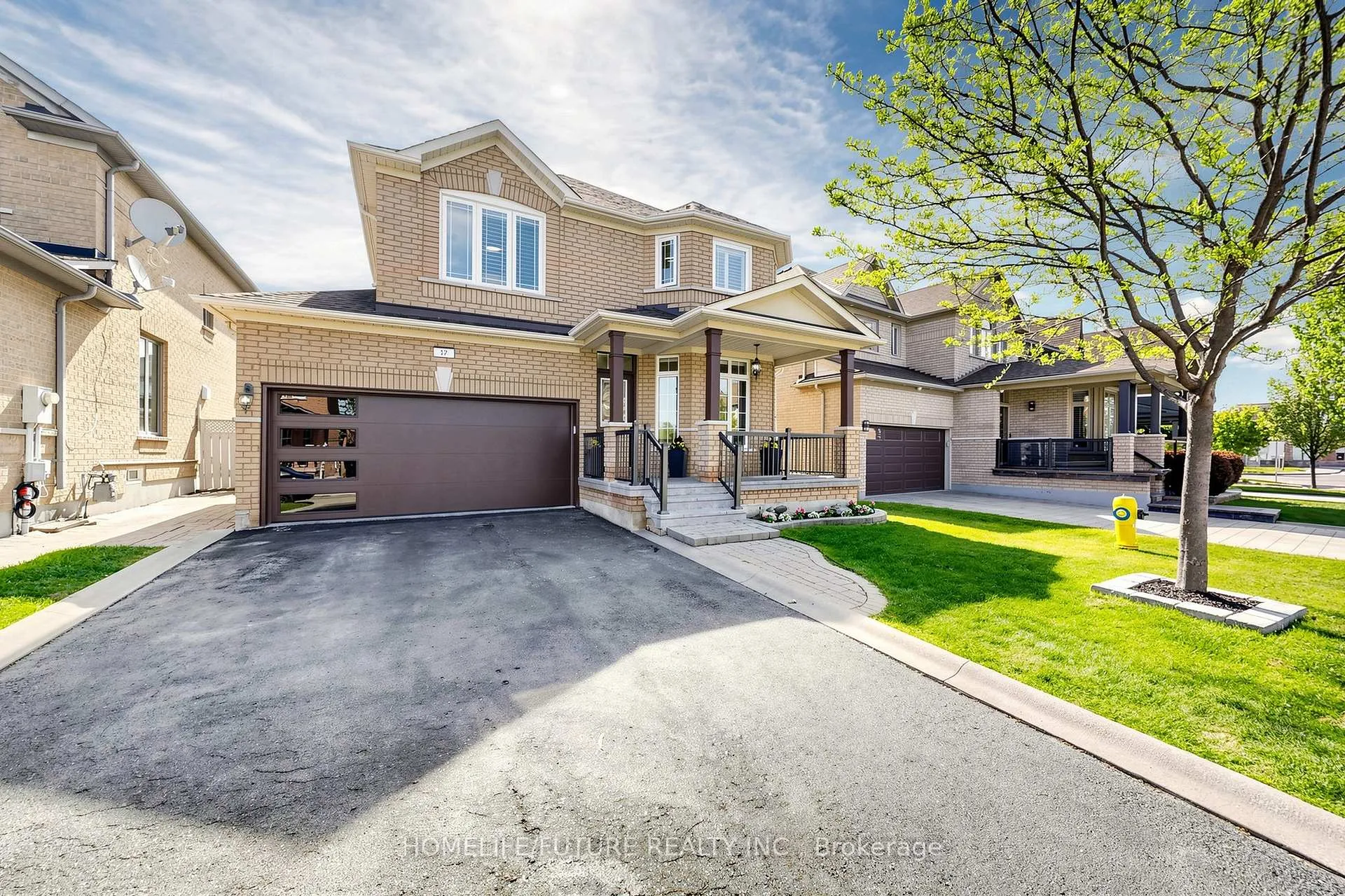 Photo 2 of 17 Coyote Way, Vaughan, Vellore Village — HOMEH
