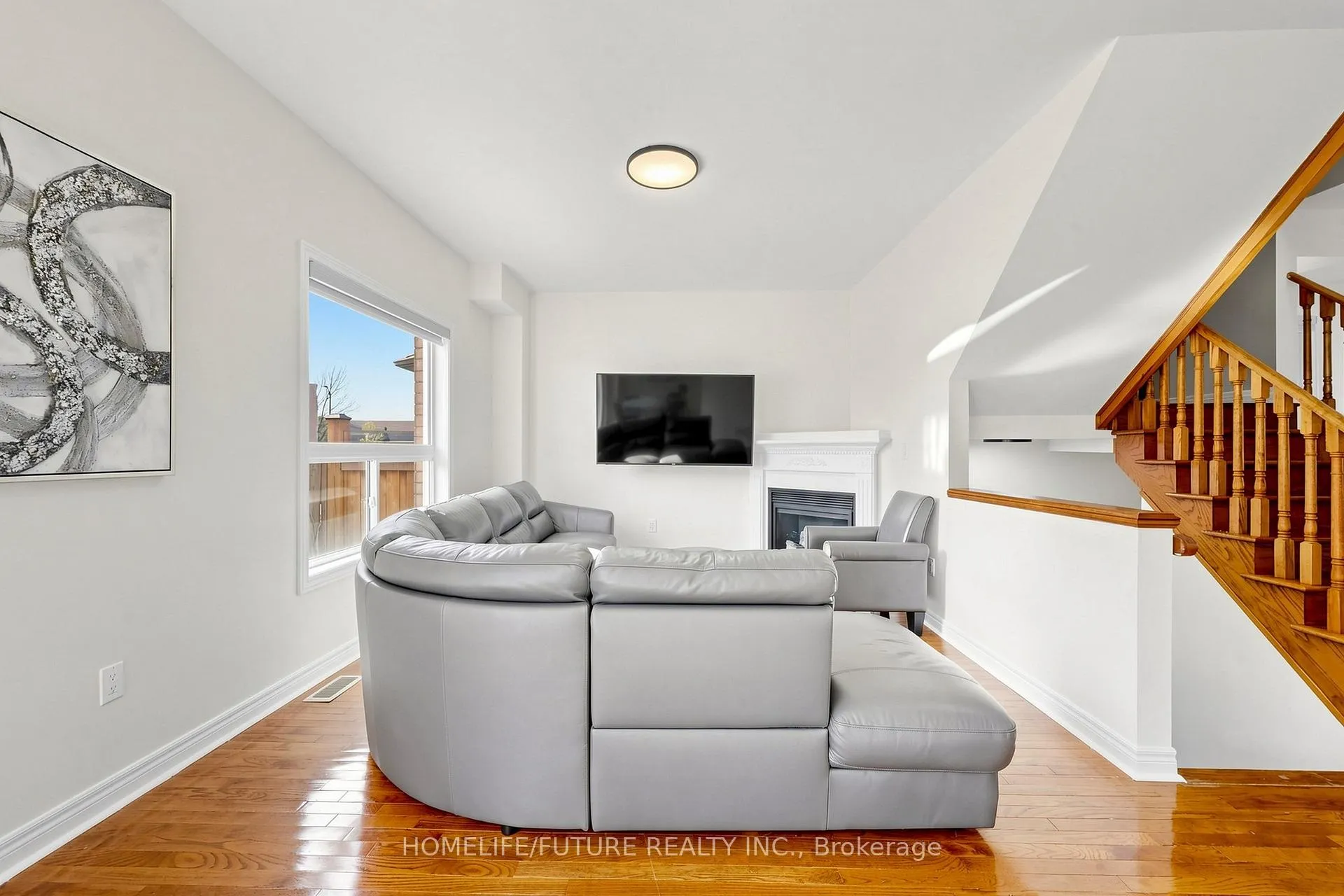 Photo 16 of 17 Coyote Way, Vaughan, Vellore Village — HOMEH